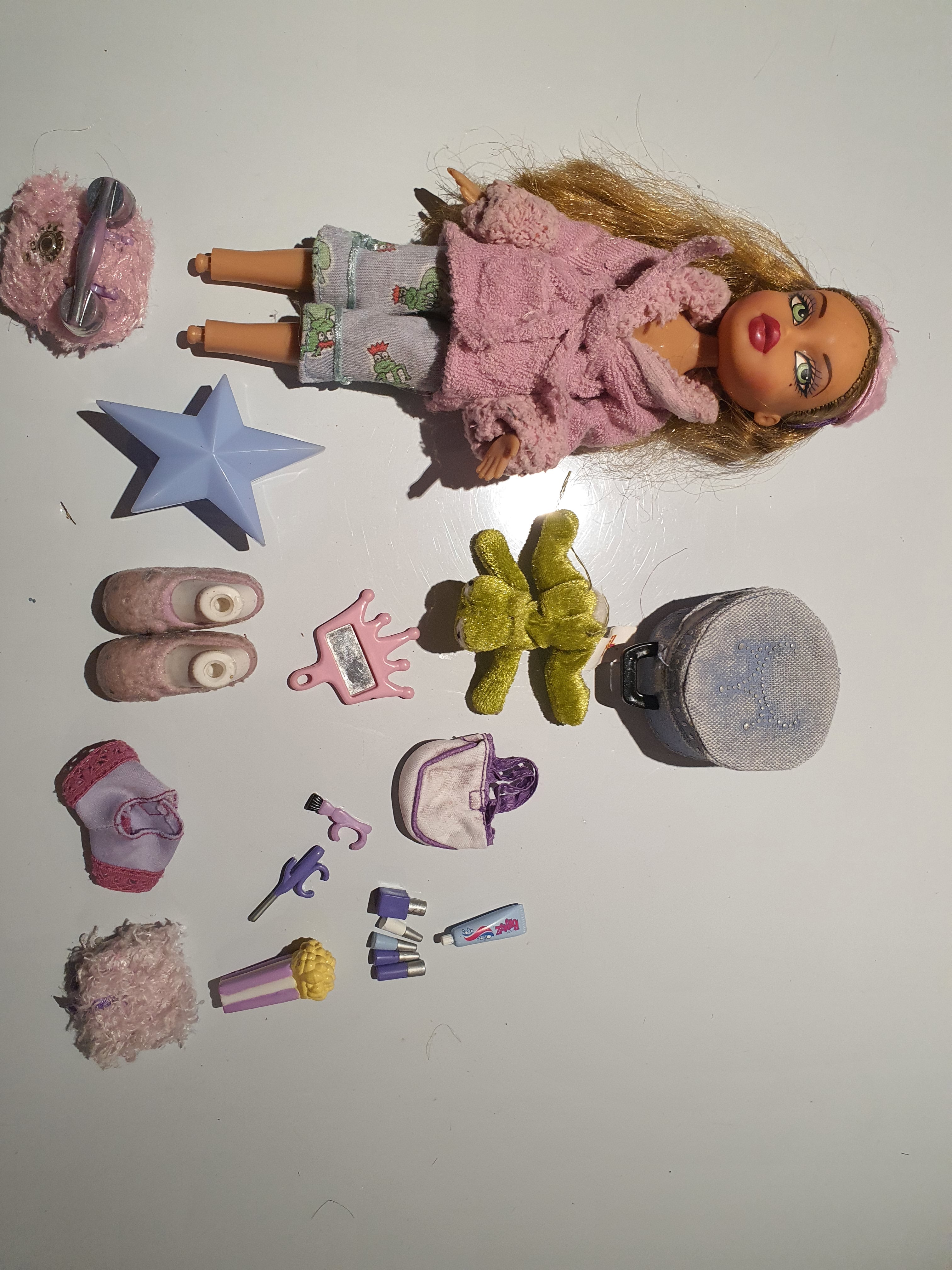 🌙 Bratz Slumber Party Yasmin – Poupée originale MGA avec accessoires