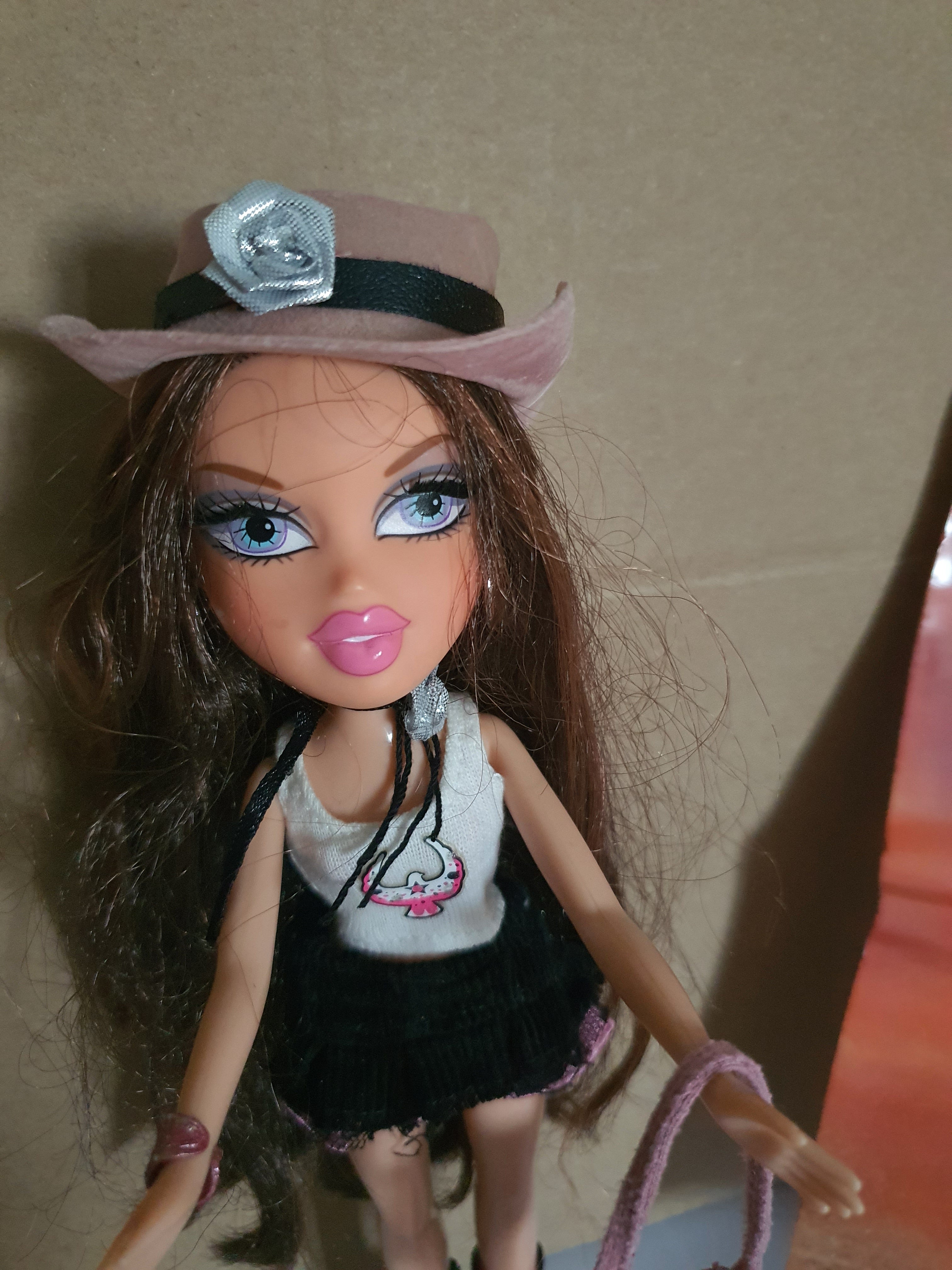 Bratz Wild Wild West Dana – Poupée avec tenue, accessoires et poster d'origine