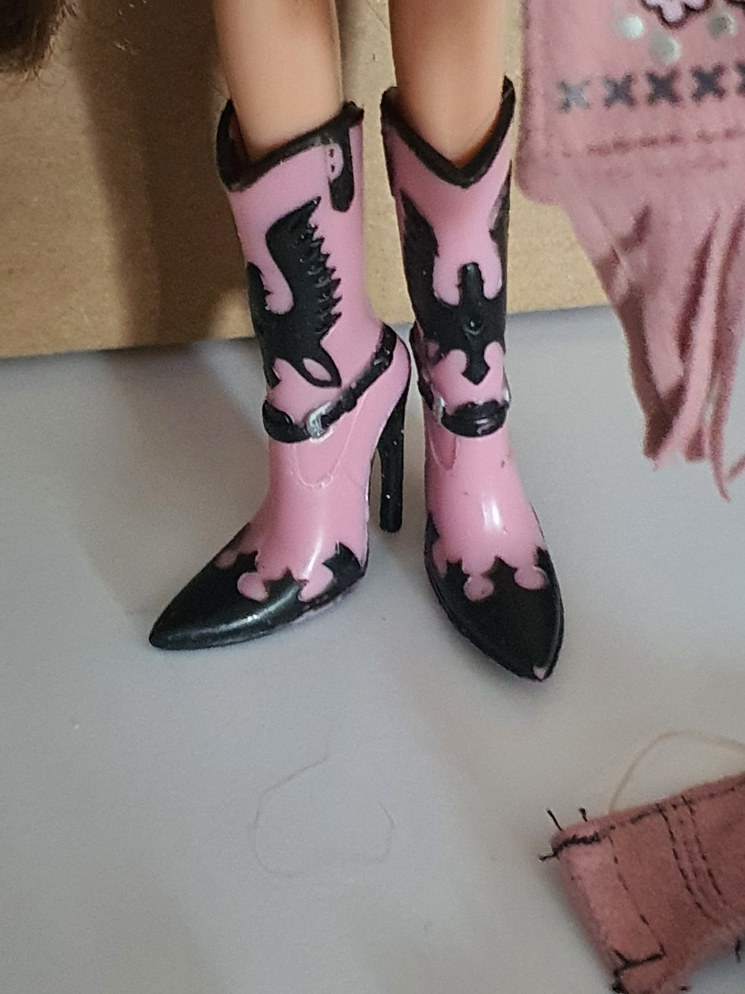 Bratz Wild Wild West Dana – Poupée avec tenue, accessoires et poster d'origine