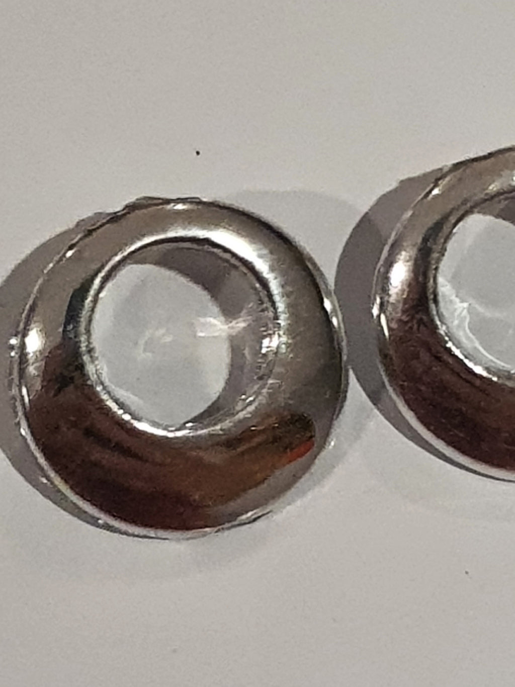 Boucles d'oreilles Bratz argentées rondes ajourées – Bijoux originaux MGA
