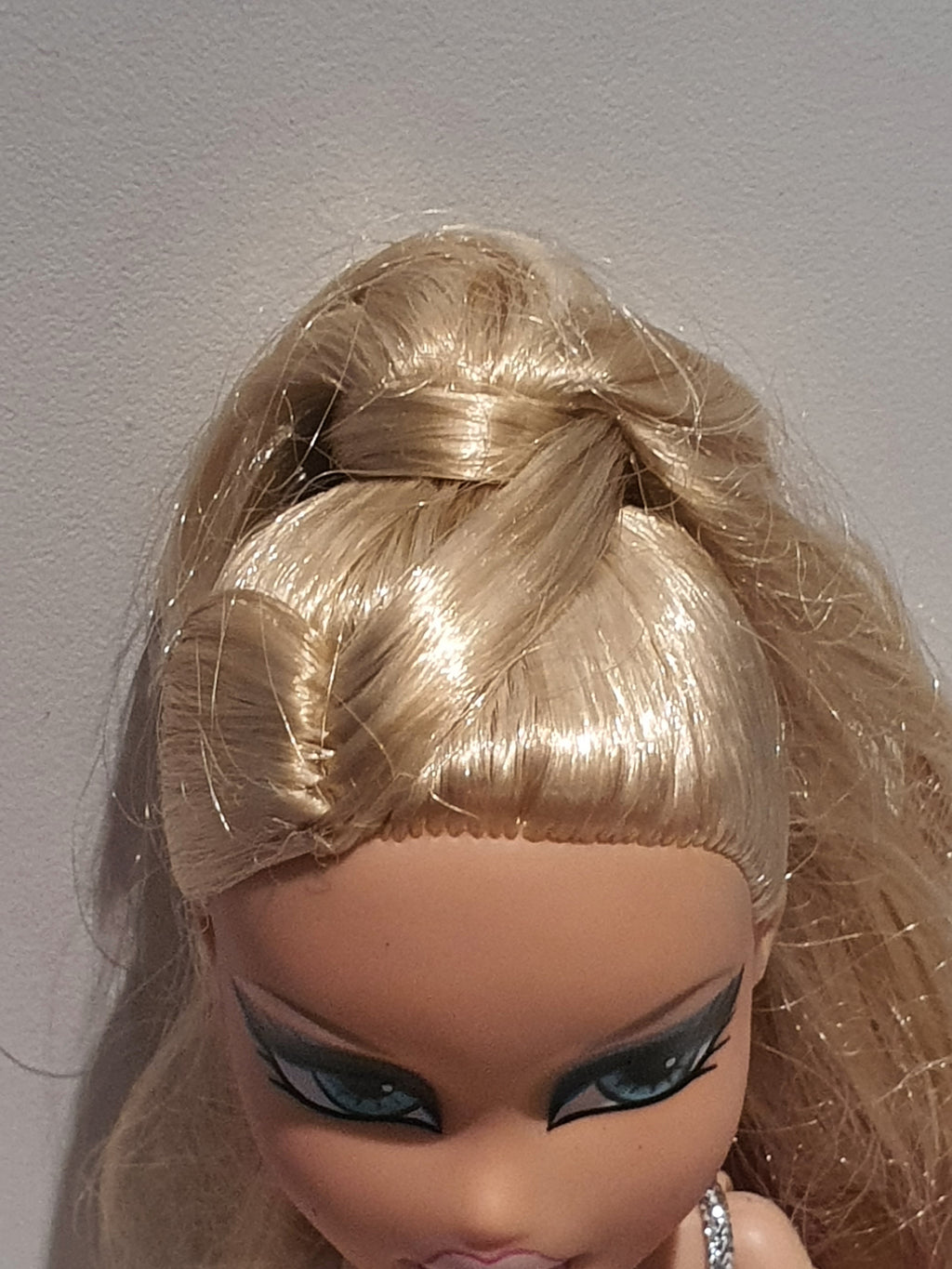 Bratz Play Sportz Ice Skating Cloe – Poupée avec tenue et accessoires