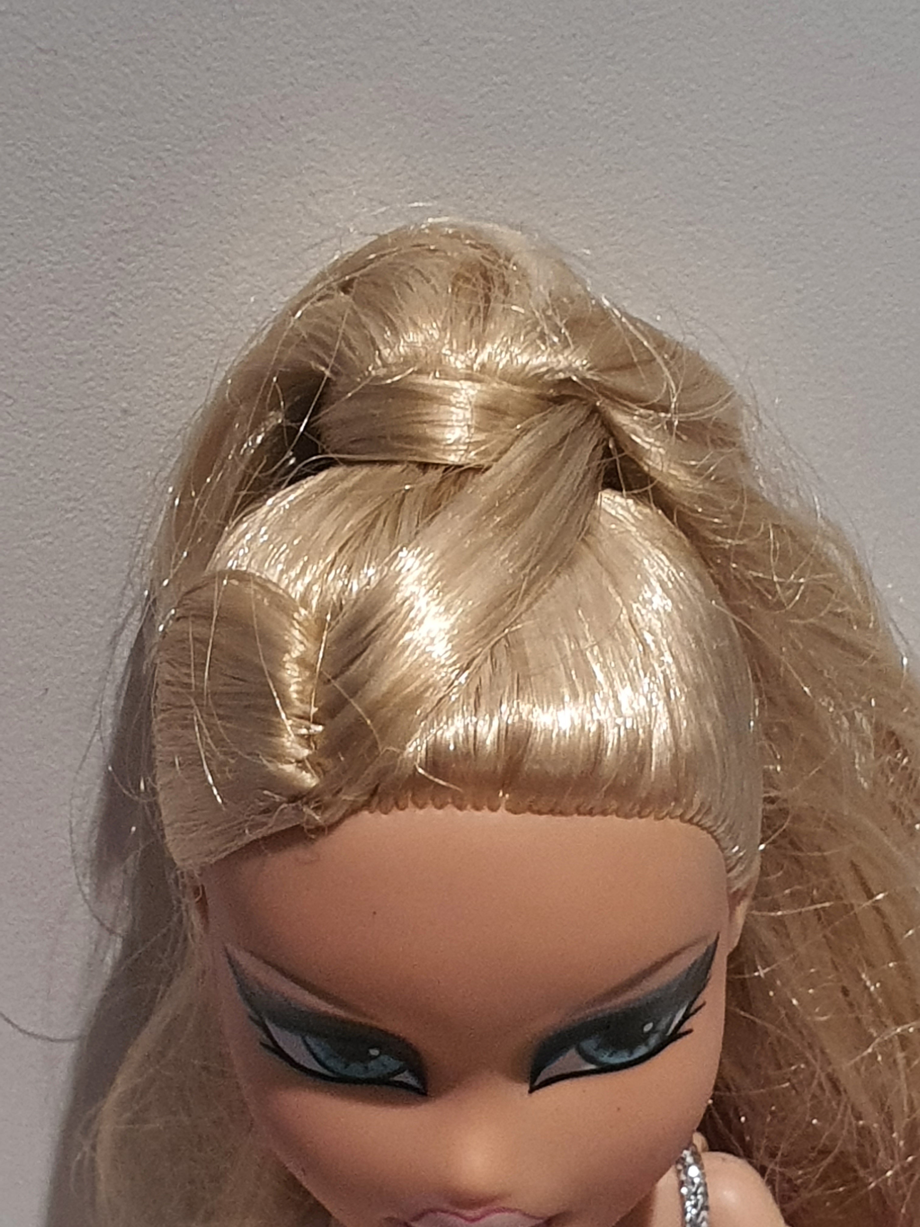 Bratz Play Sportz Ice Skating Cloe – Poupée avec tenue et accessoires