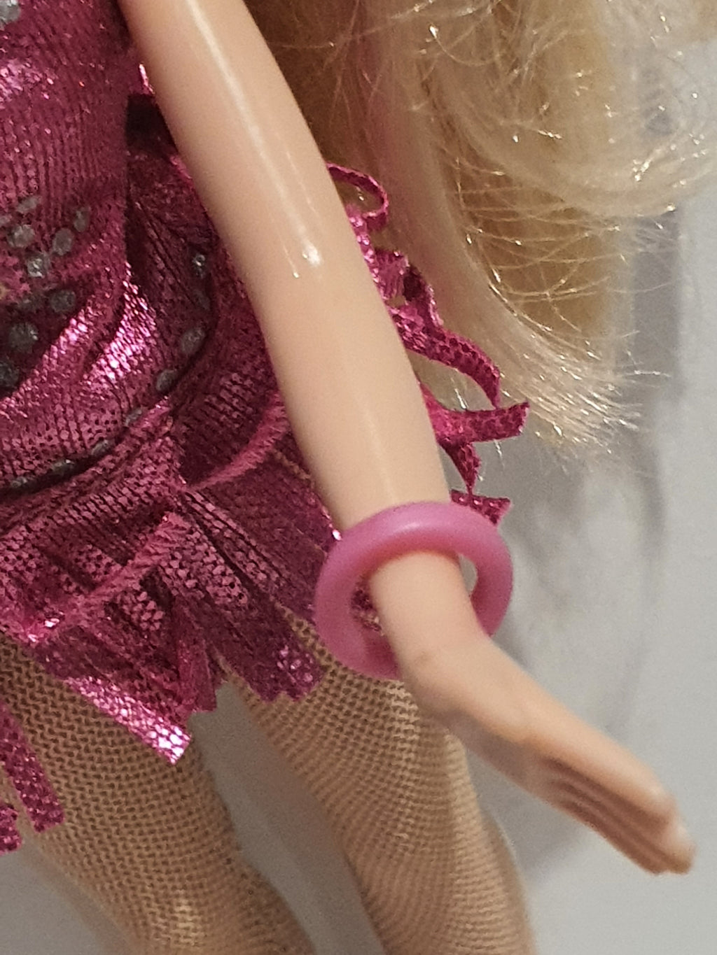 Bratz Play Sportz Ice Skating Cloe – Poupée avec tenue et accessoires