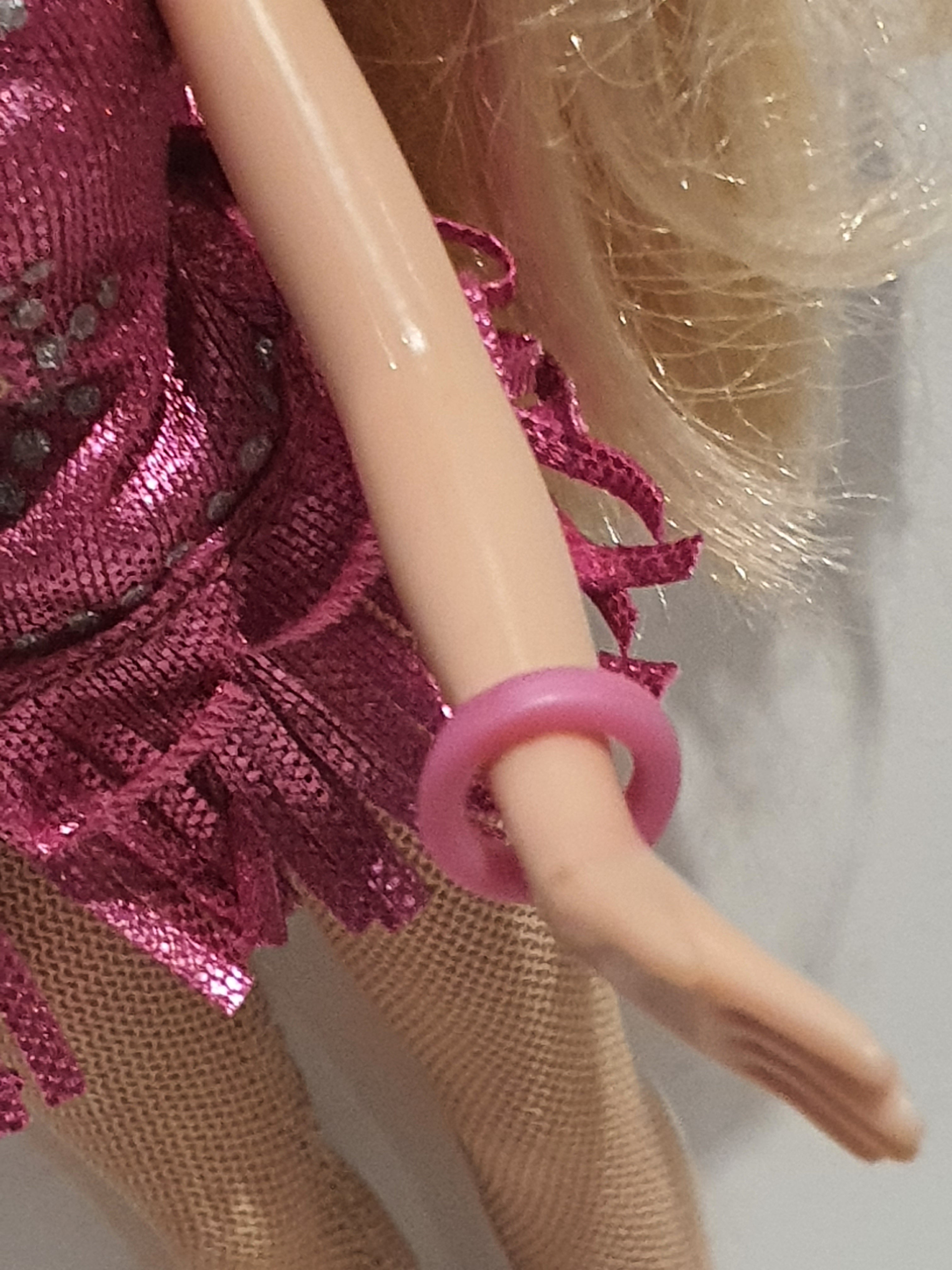 Bratz Play Sportz Ice Skating Cloe – Poupée avec tenue et accessoires