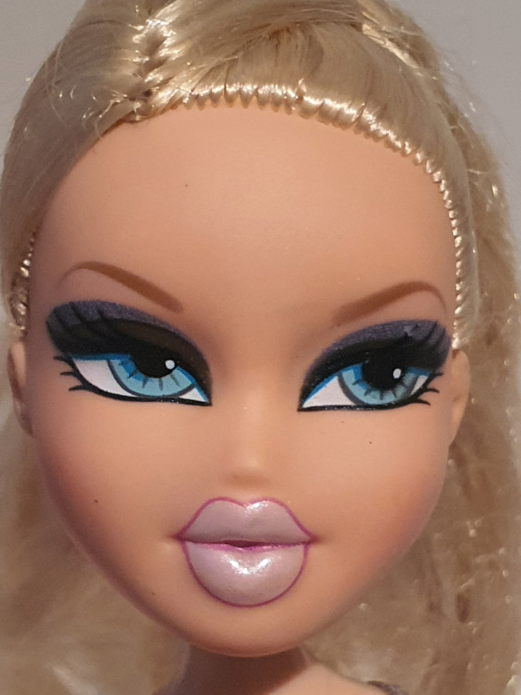 Bratz Play Sportz Ice Skating Cloe – Poupée avec tenue et accessoires
