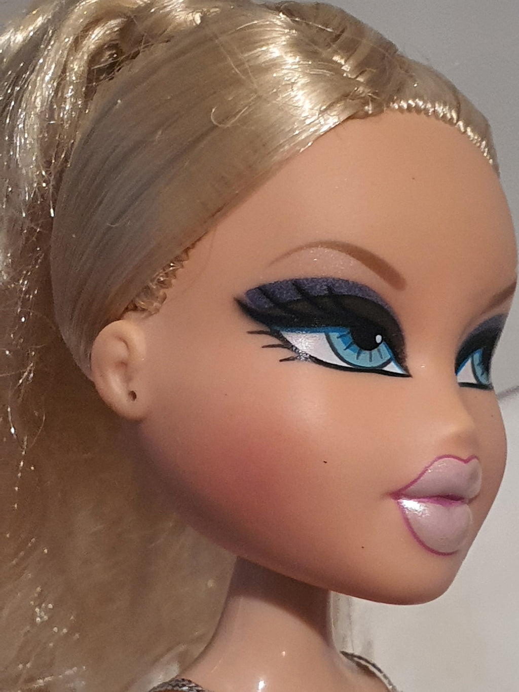 Bratz Play Sportz Ice Skating Cloe – Poupée avec tenue et accessoires