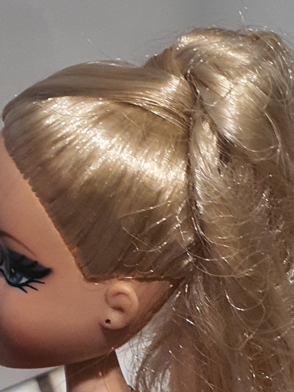 Bratz Play Sportz Ice Skating Cloe – Poupée avec tenue et accessoires