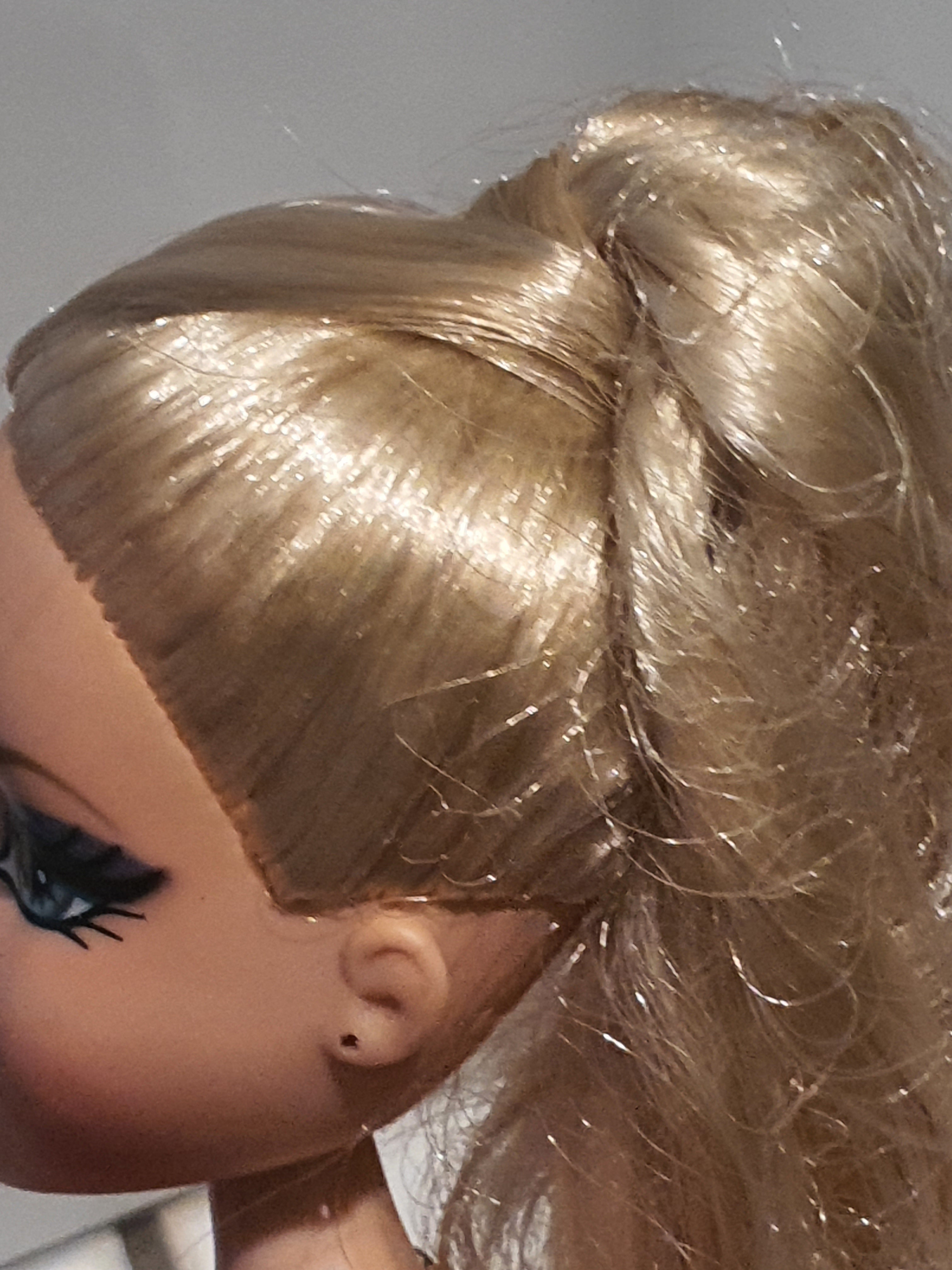 Bratz Play Sportz Ice Skating Cloe – Poupée avec tenue et accessoires