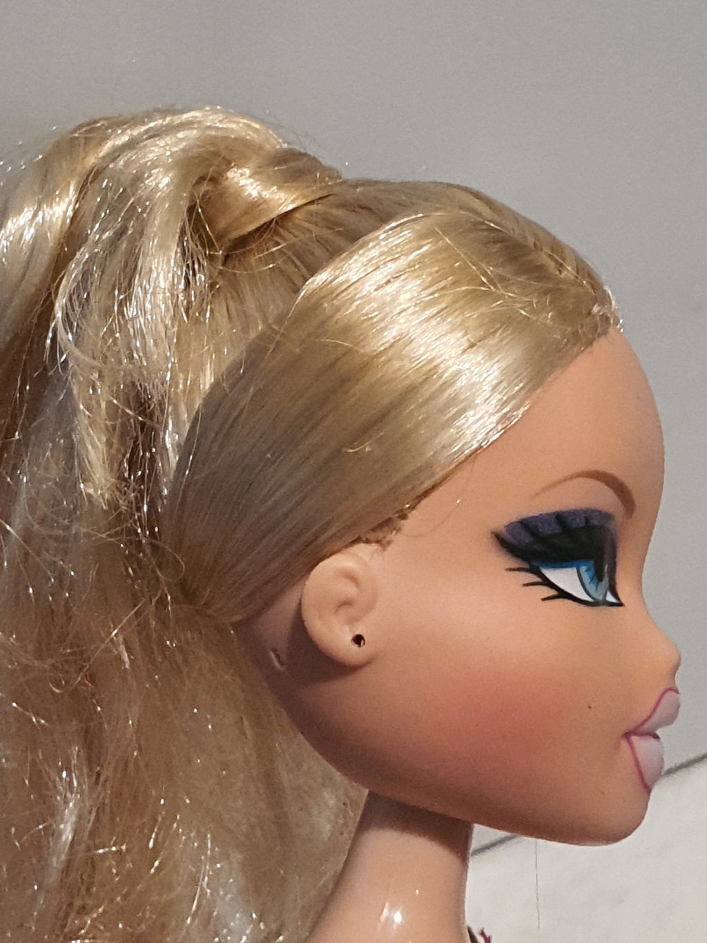 Bratz Play Sportz Ice Skating Cloe – Poupée avec tenue et accessoires