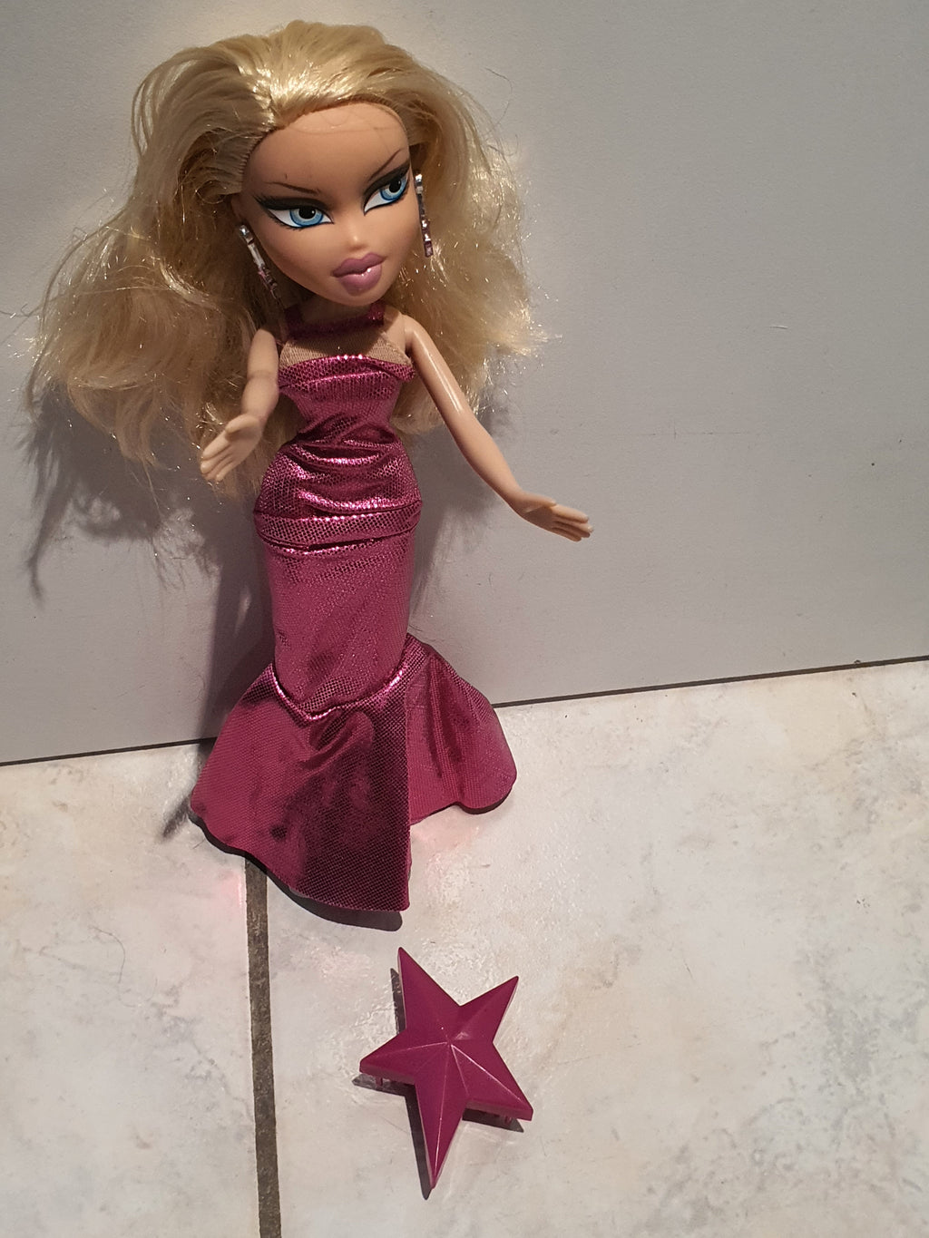 Bratz Fashion Show Evening Wear Cloe – Poupée avec tenue et accessoires