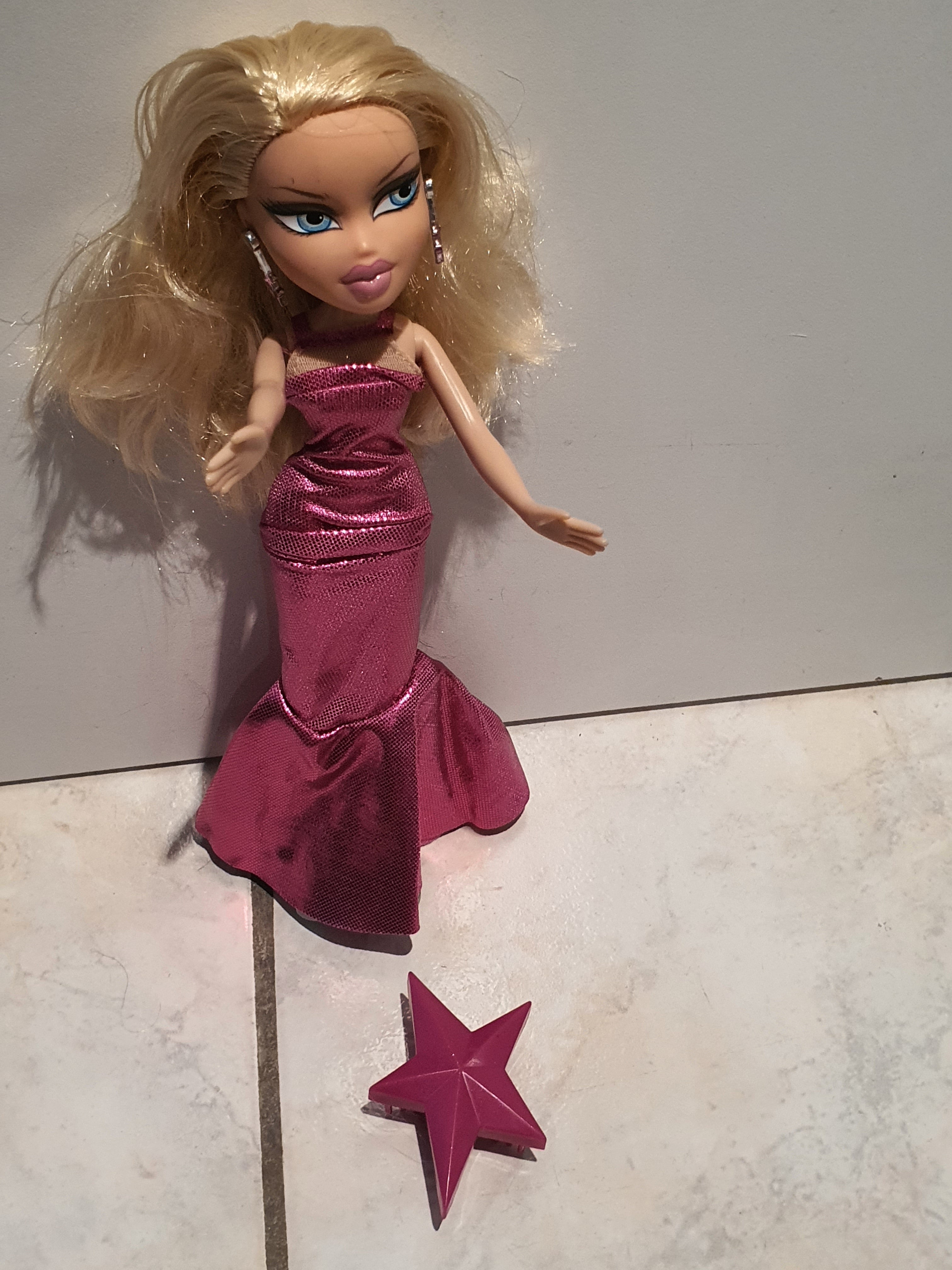 Bratz Fashion Show Evening Wear Cloe – Poupée avec tenue et accessoires