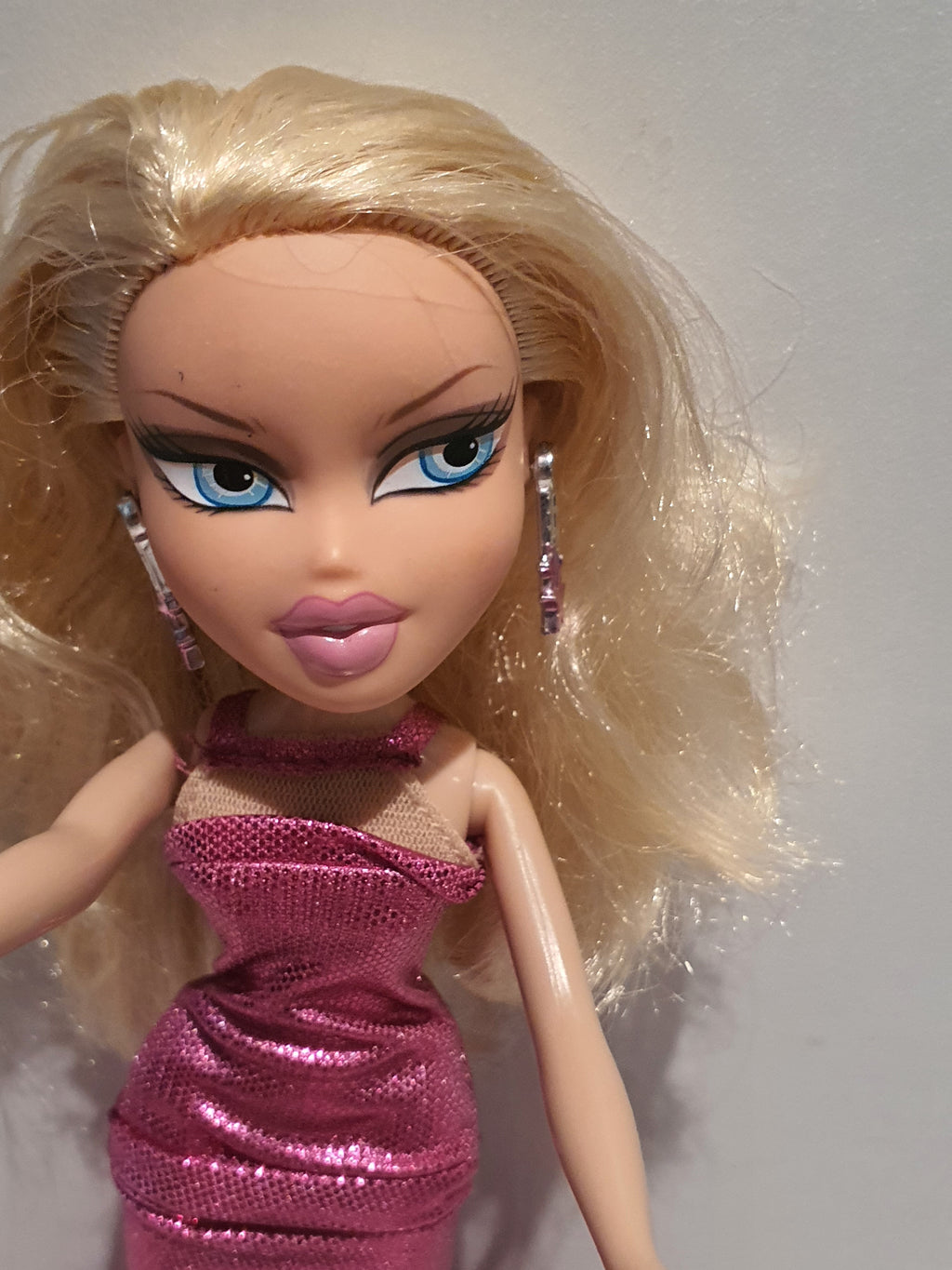 Bratz Fashion Show Evening Wear Cloe – Poupée avec tenue et accessoires
