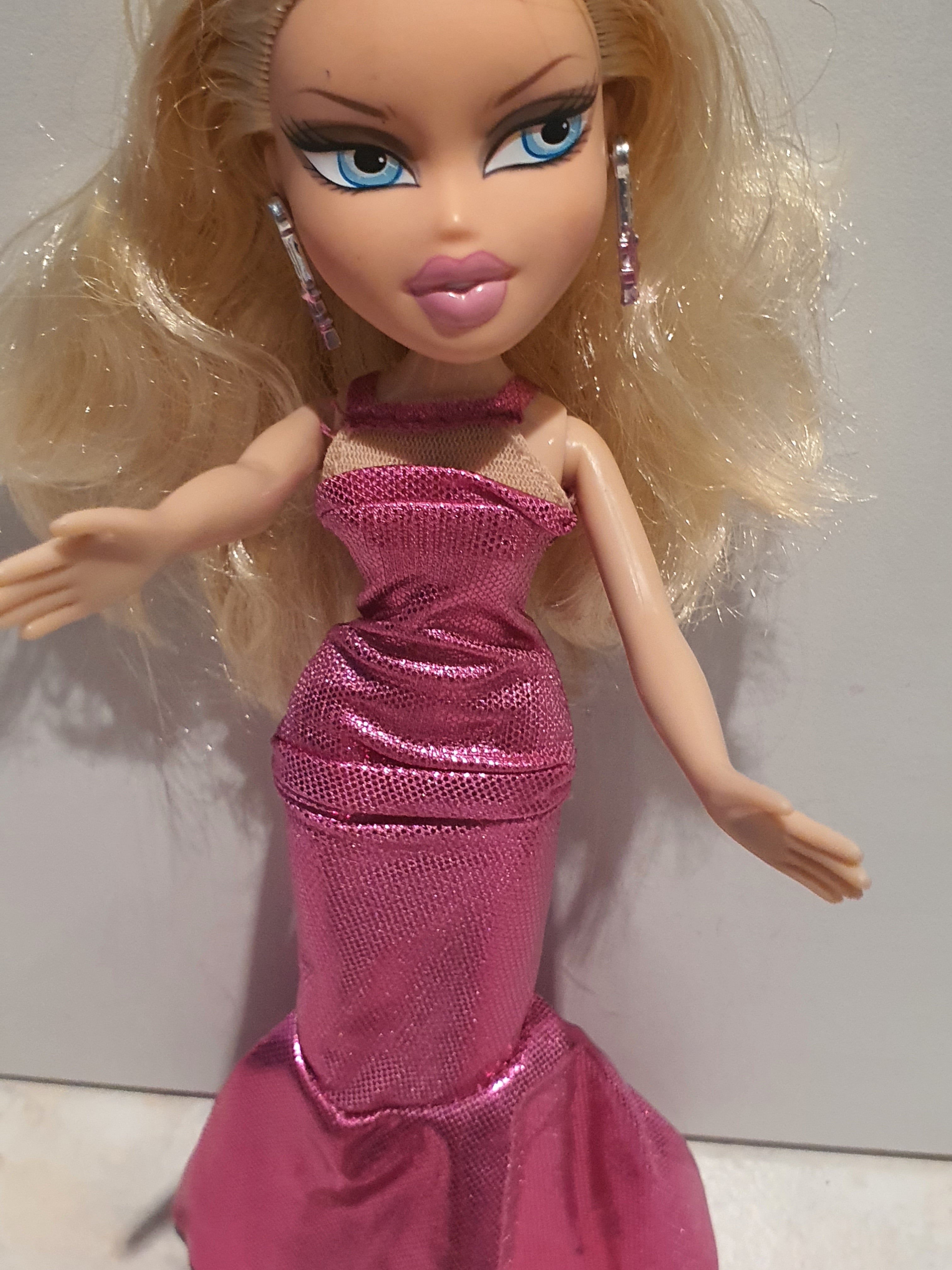 Bratz Fashion Show Evening Wear Cloe – Poupée avec tenue et accessoires