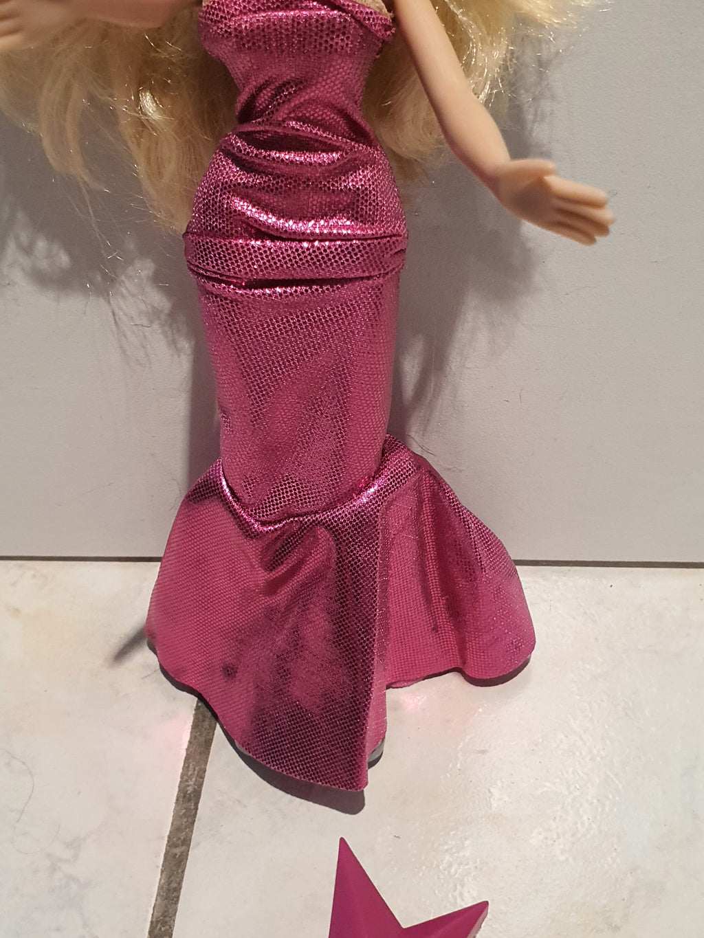 Bratz Fashion Show Evening Wear Cloe – Poupée avec tenue et accessoires