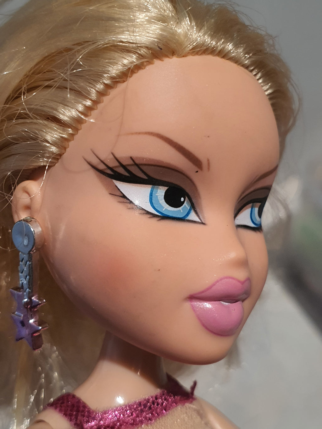 Bratz Fashion Show Evening Wear Cloe – Poupée avec tenue et accessoires