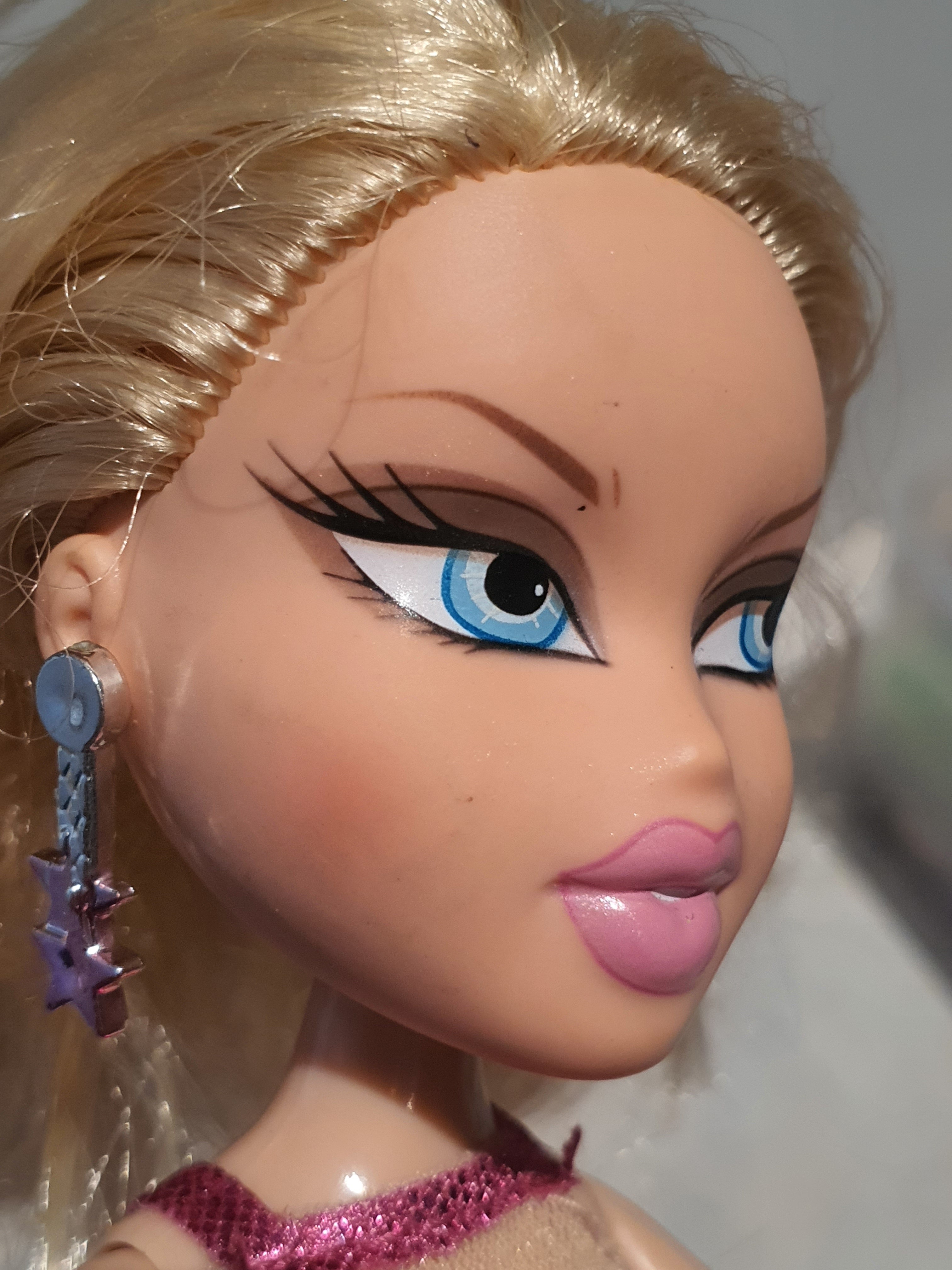 Bratz Fashion Show Evening Wear Cloe – Poupée avec tenue et accessoires