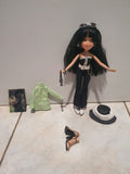 Bratz Flashback Fever Jade – Poupée avec tenue et accessoires