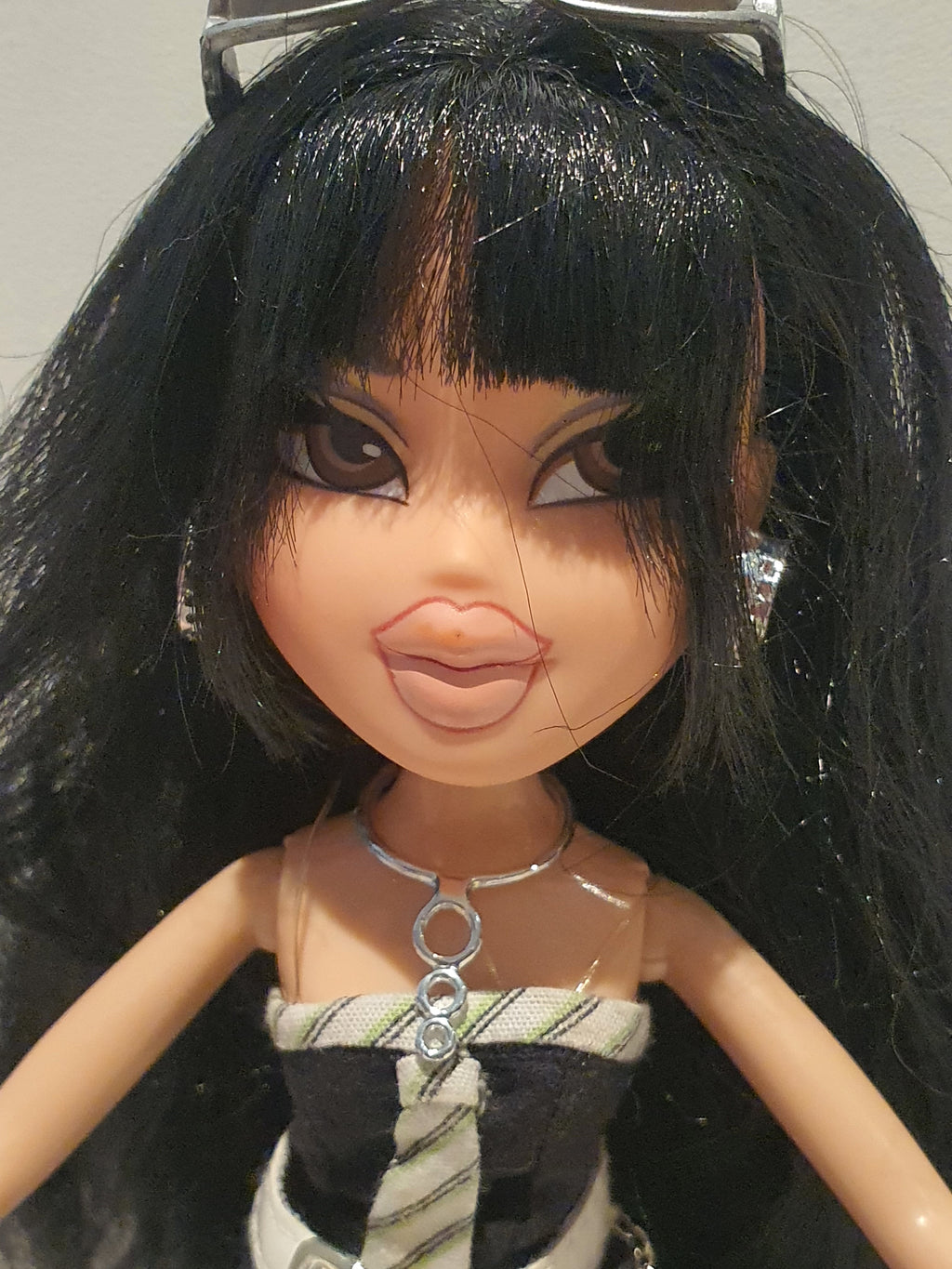 Bratz Flashback Fever Jade – Poupée avec tenue et accessoires