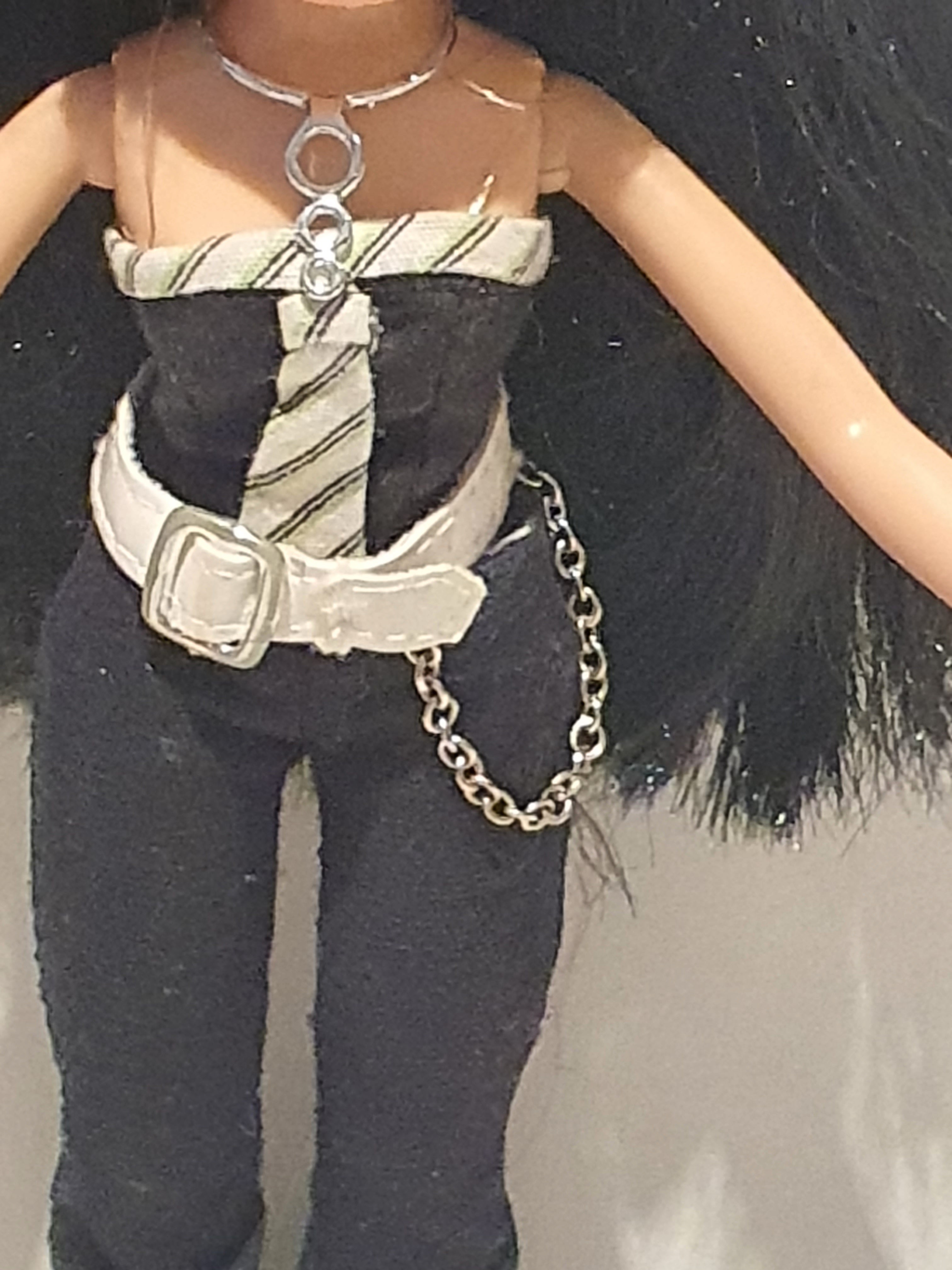 Bratz Flashback Fever Jade – Poupée avec tenue et accessoires