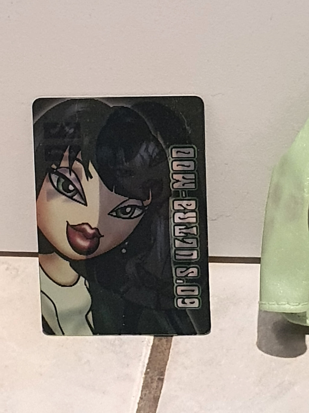 Bratz Flashback Fever Jade – Poupée avec tenue et accessoires