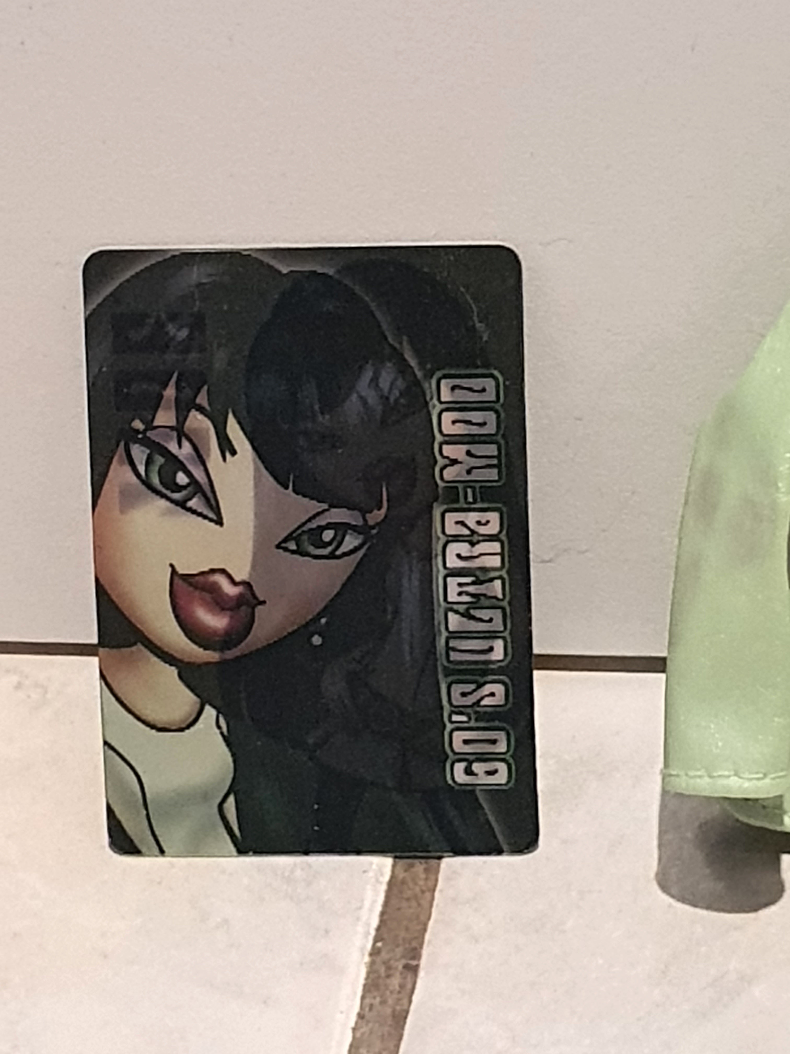 Bratz Flashback Fever Jade – Poupée avec tenue et accessoires