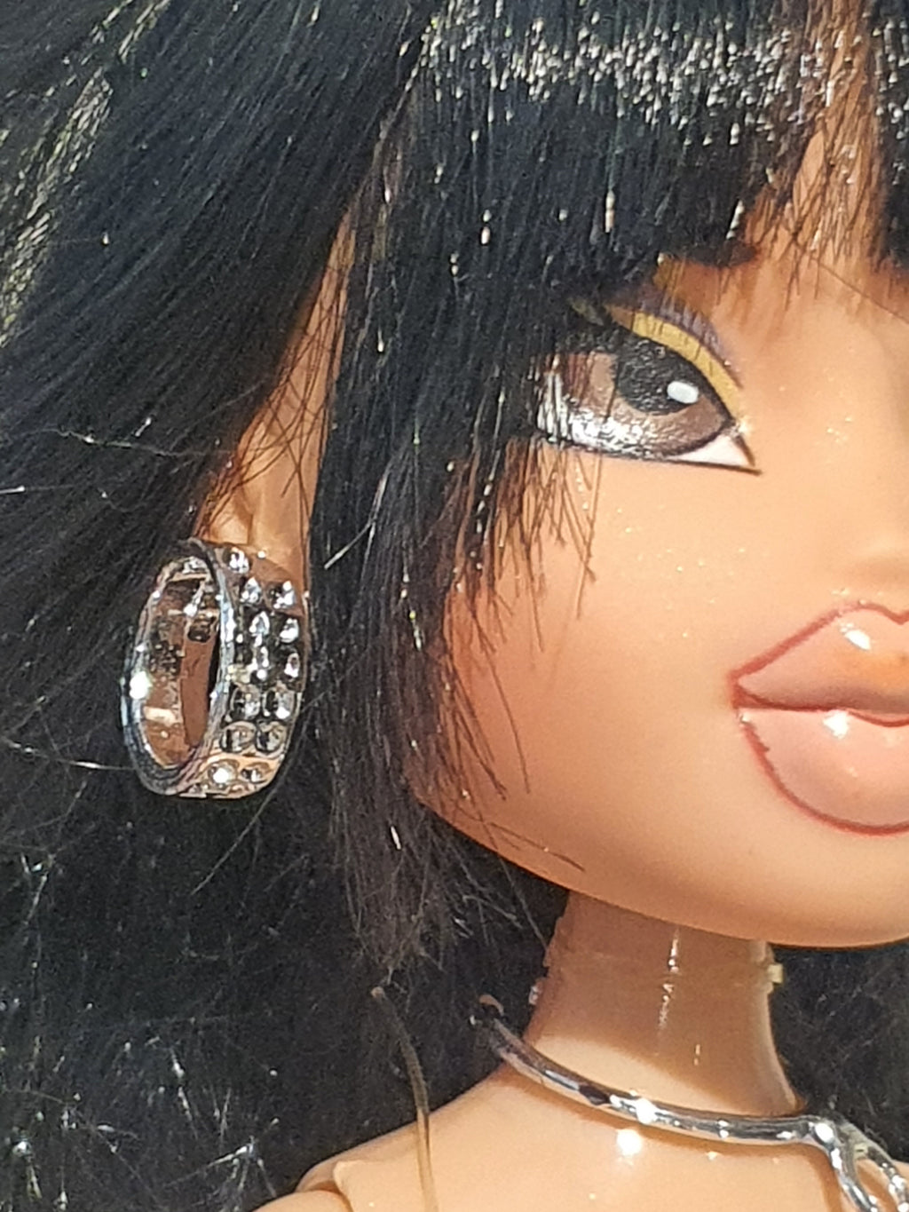 Bratz Flashback Fever Jade – Poupée avec tenue et accessoires