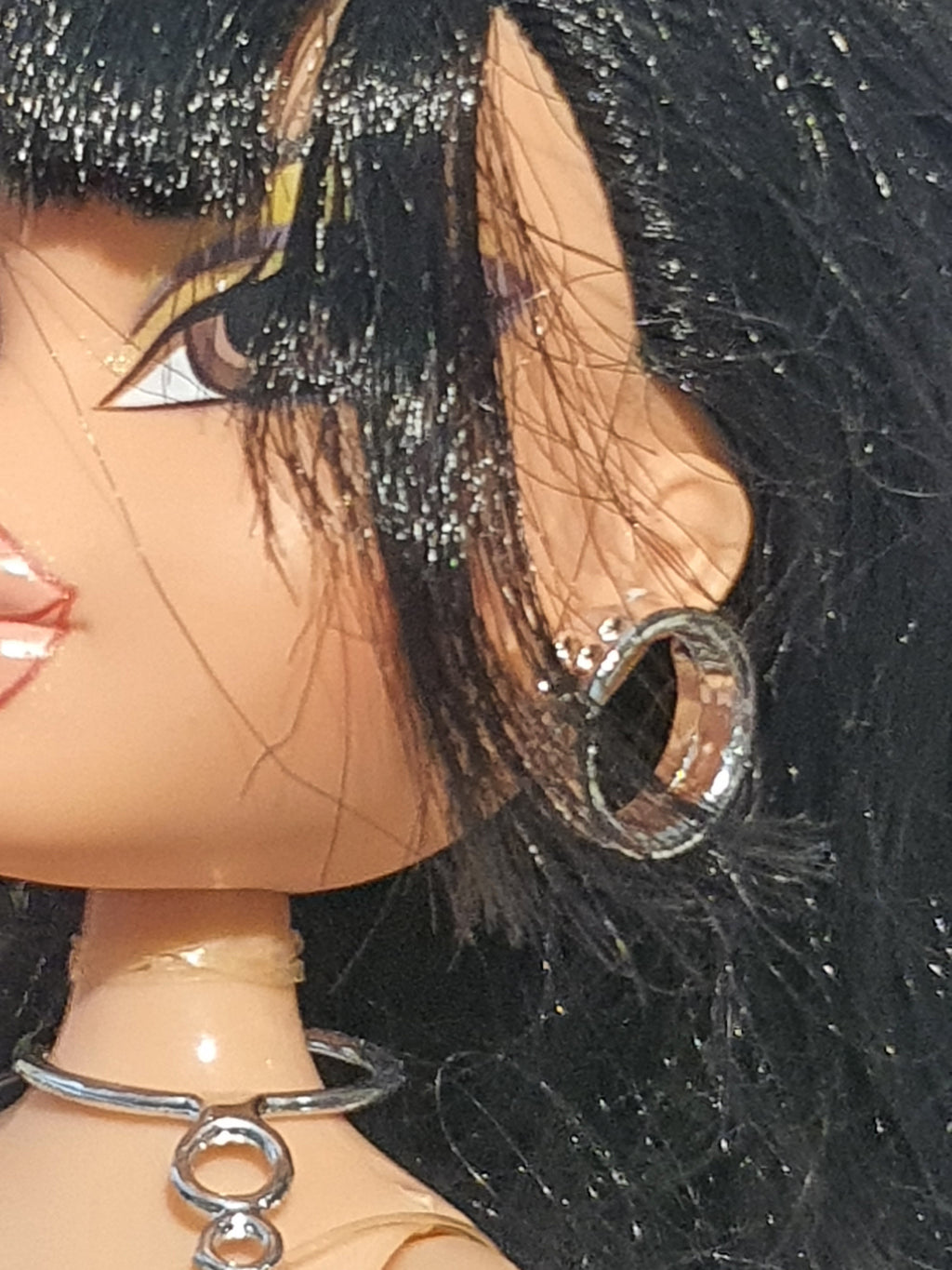 Bratz Flashback Fever Jade – Poupée avec tenue et accessoires