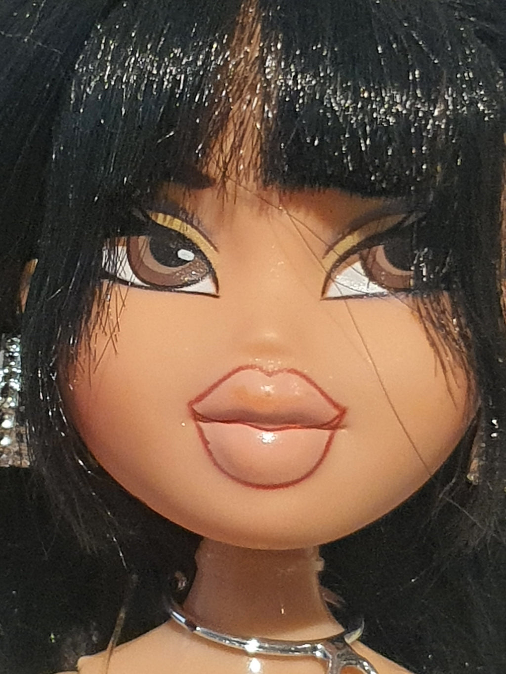 Bratz Flashback Fever Jade – Poupée avec tenue et accessoires