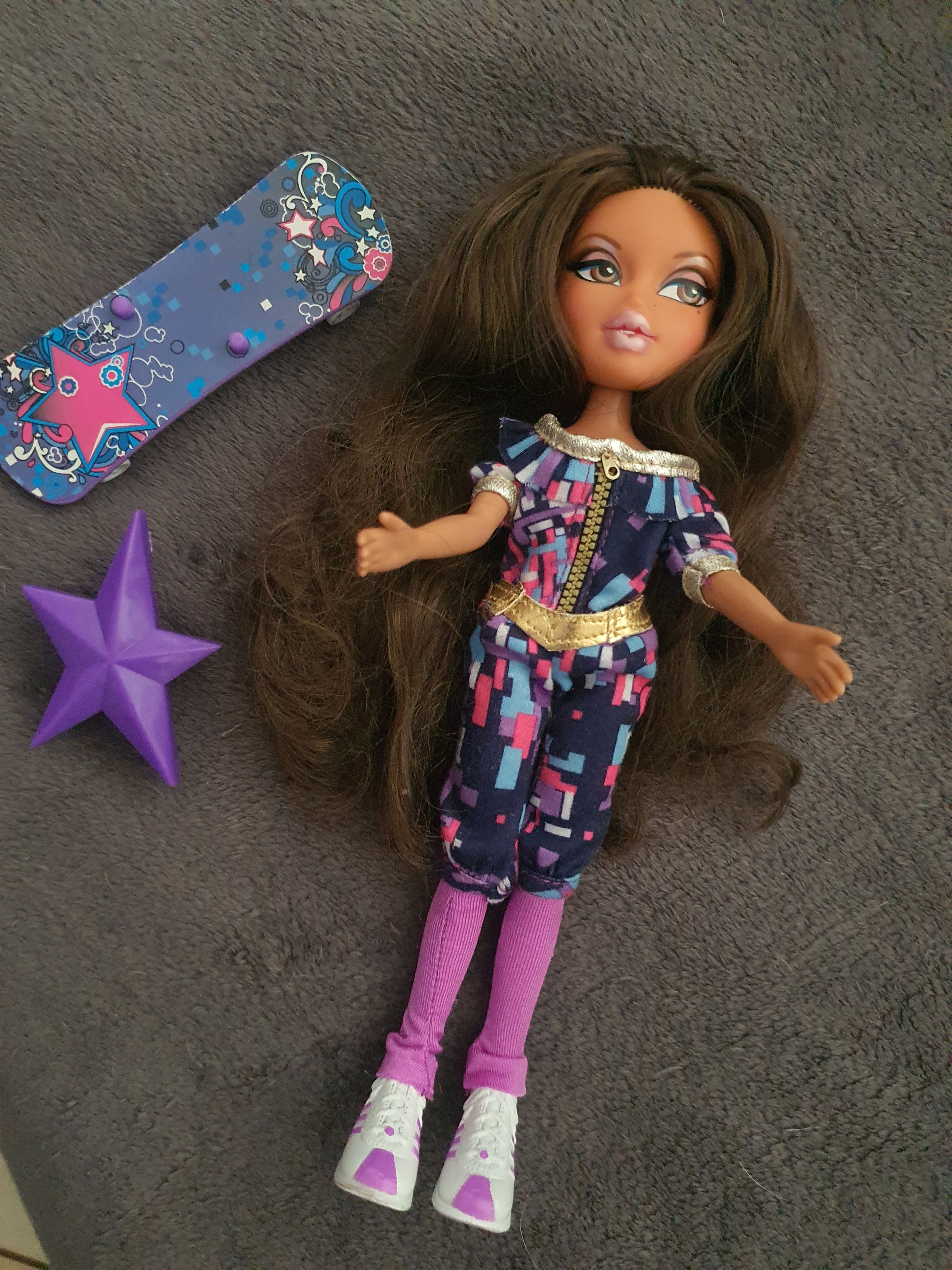 Bratz Sunshine Style Yasmin – Poupée avec tenue et accessoires