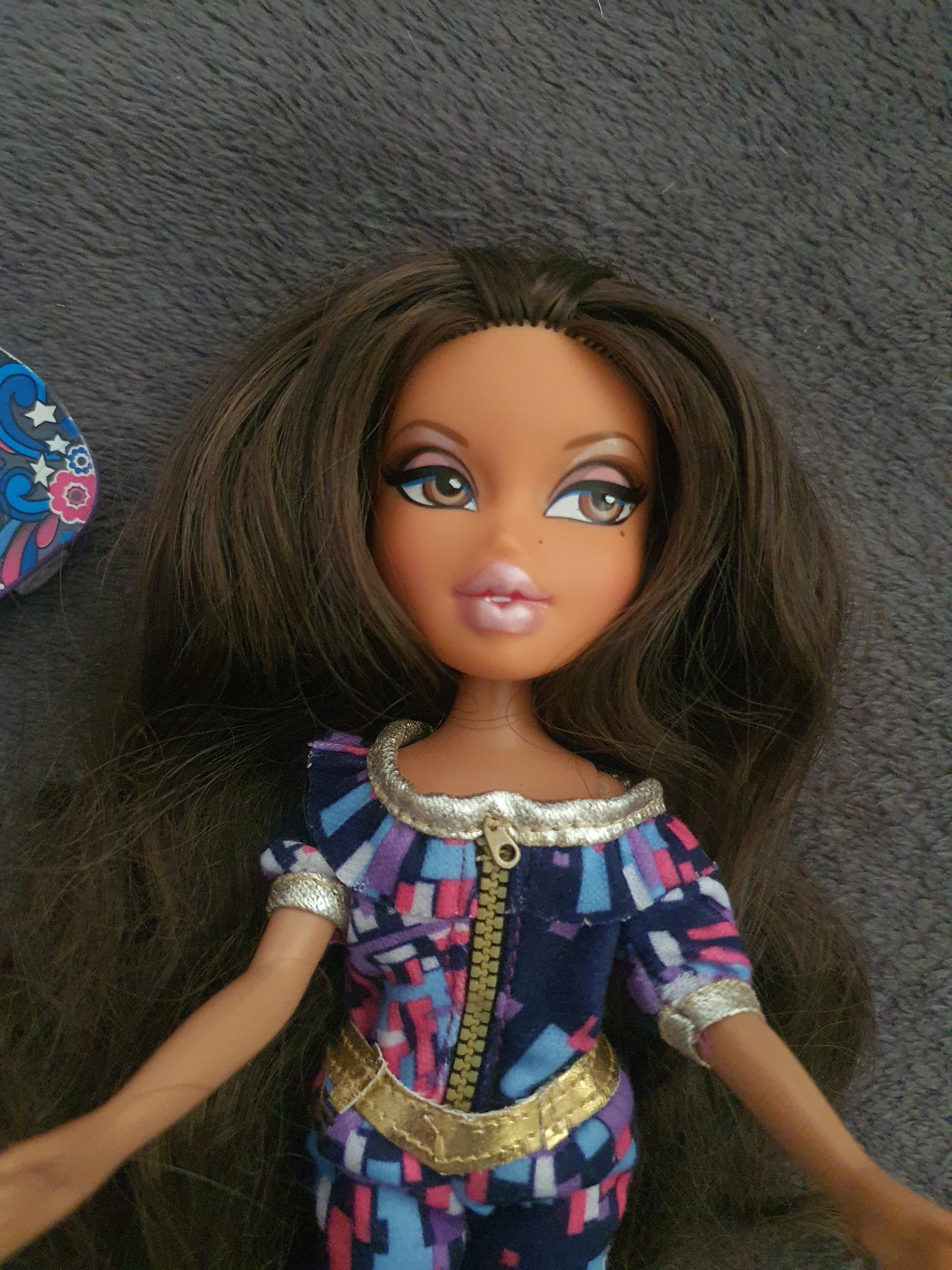 Bratz Sunshine Style Yasmin – Poupée avec tenue et accessoires