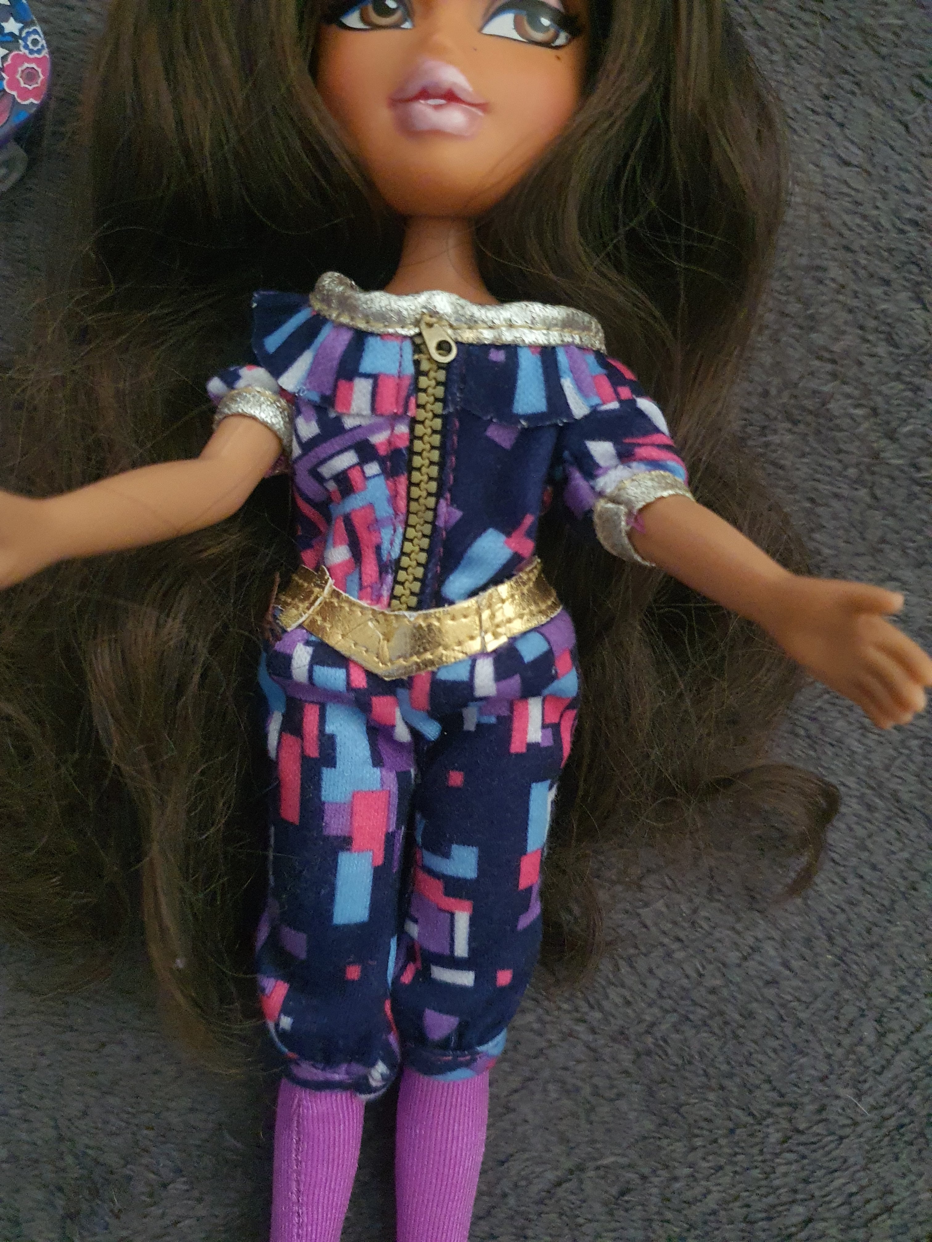Bratz Sunshine Style Yasmin – Poupée avec tenue et accessoires