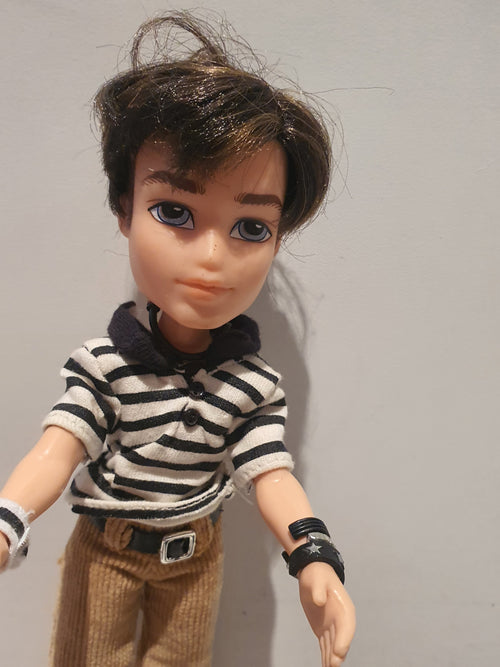 Bratz Boyz Koby Flashback – Poupée avec vêtements et accessoires