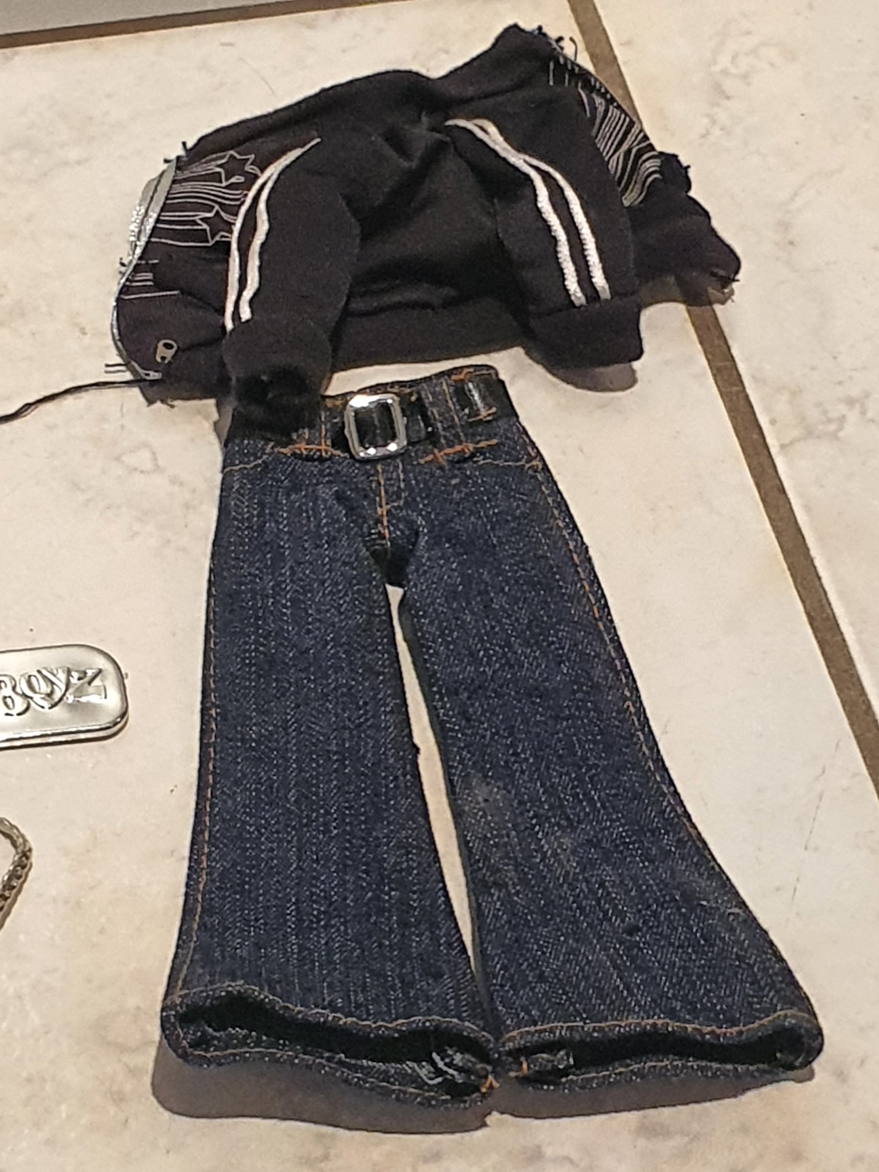 Bratz Boyz Koby Flashback – Doll with Clothes and Accessories