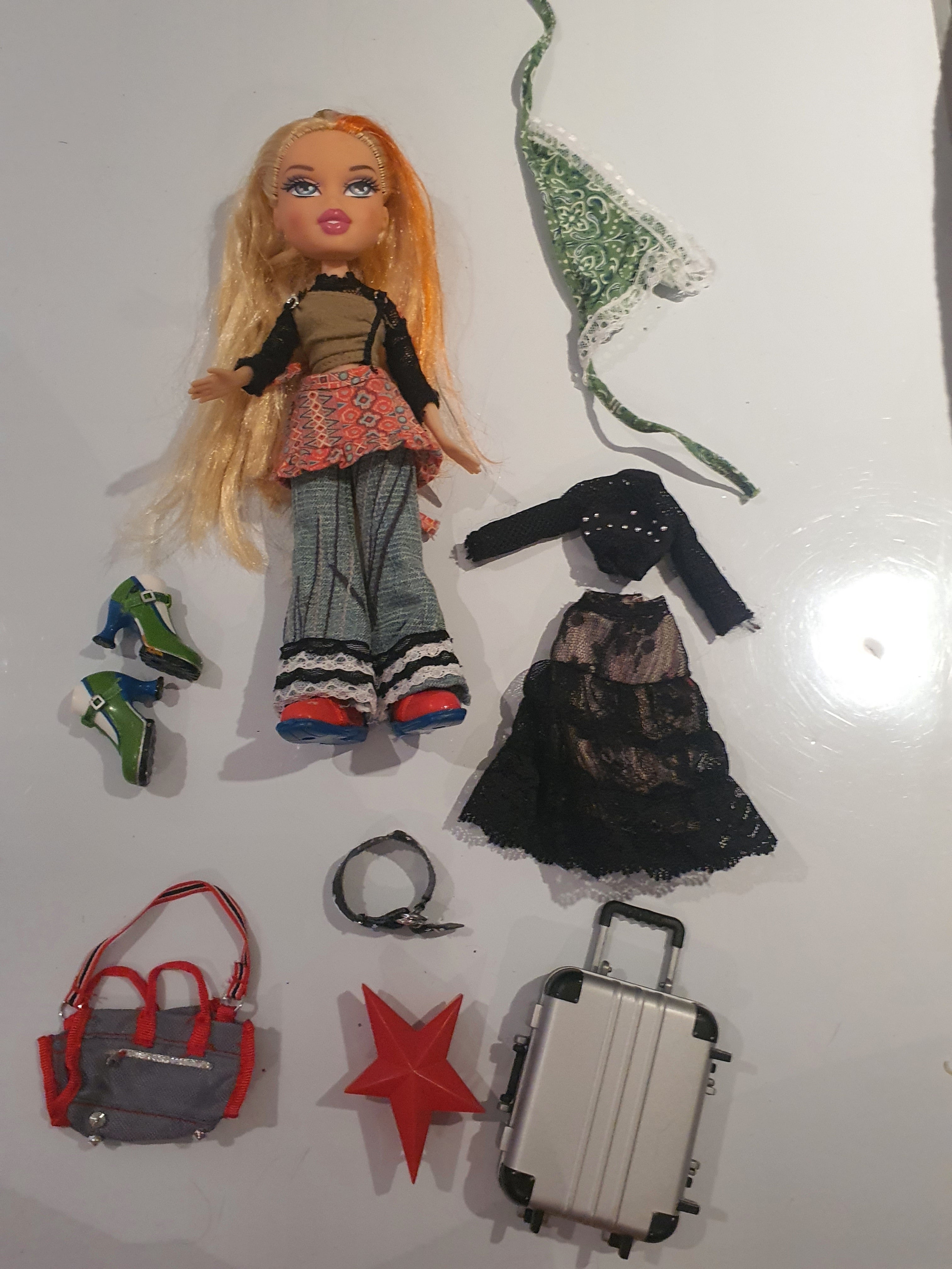 Bratz Cloe Tokyo A Go-Go - Doll with Clothes and Accessories