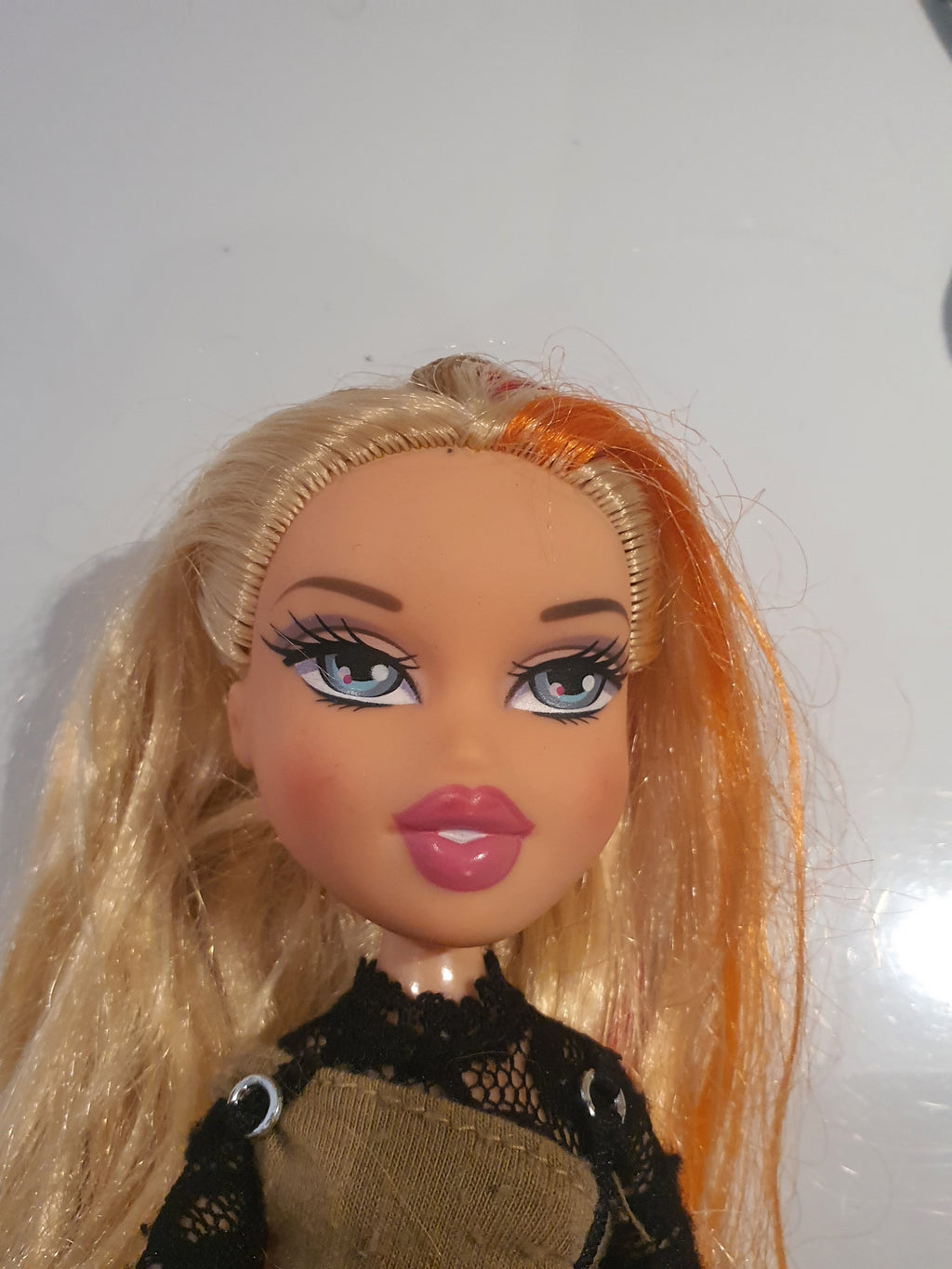 Bratz Cloe Tokyo A Go-Go - Doll with Clothes and Accessories