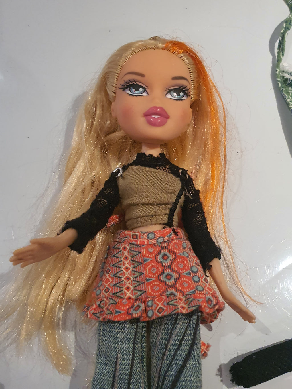 Bratz Cloe Tokyo A Go-Go - Doll with Clothes and Accessories