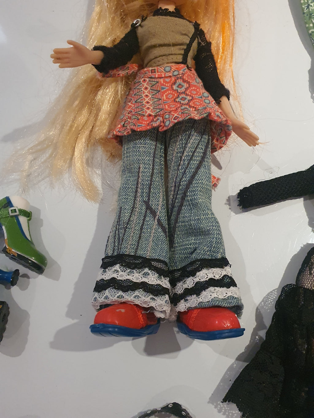 Bratz Cloe Tokyo A Go-Go - Doll with Clothes and Accessories