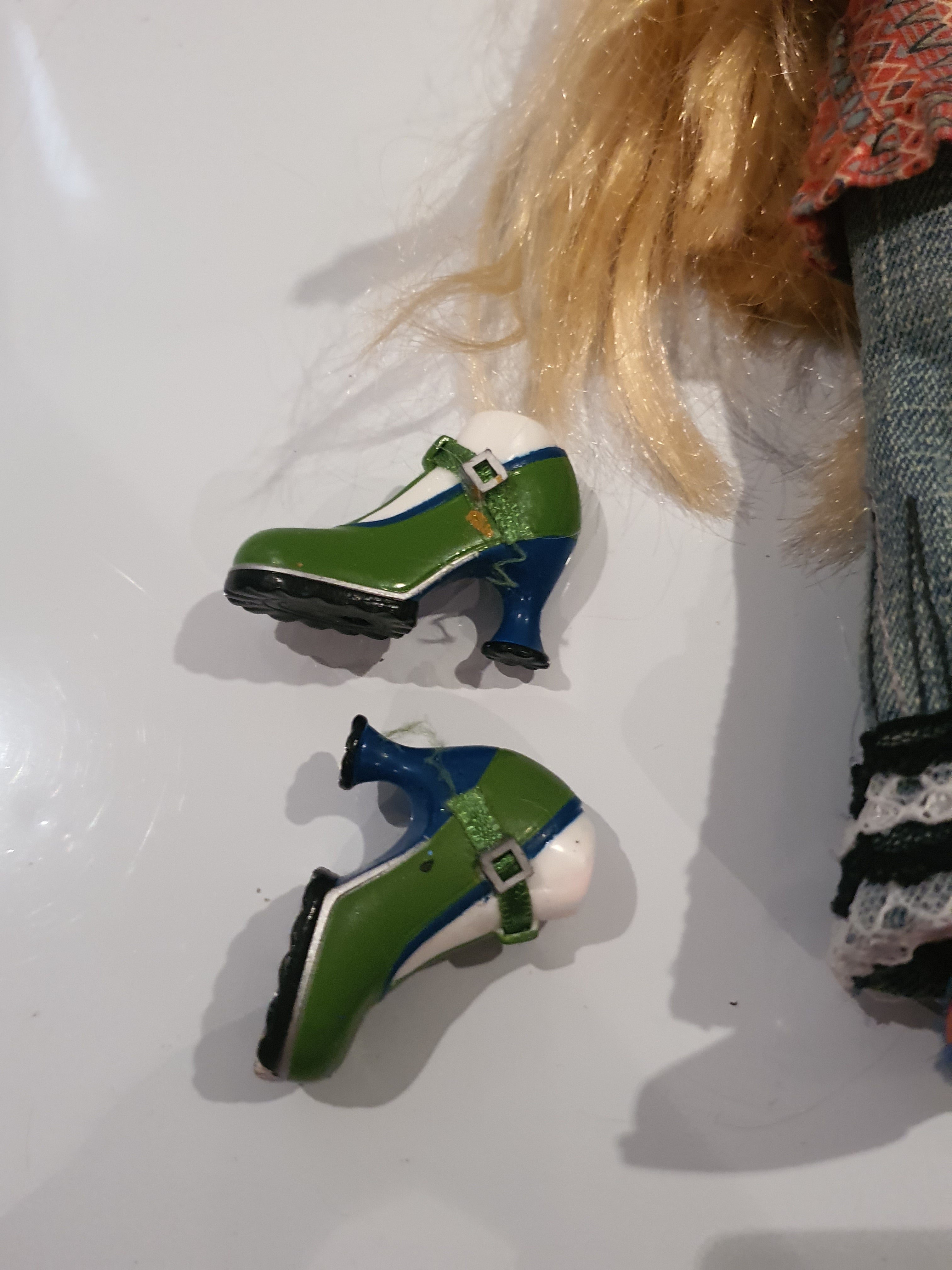 Bratz Cloe Tokyo A Go-Go - Doll with Clothes and Accessories