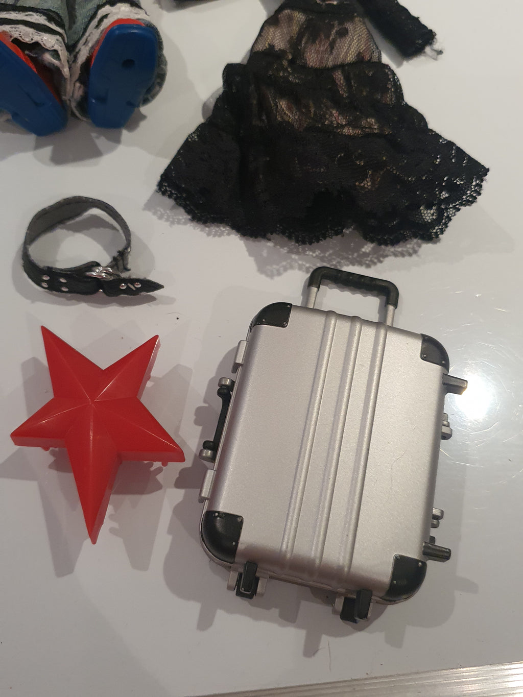 Bratz Cloe Tokyo A Go-Go - Doll with Clothes and Accessories