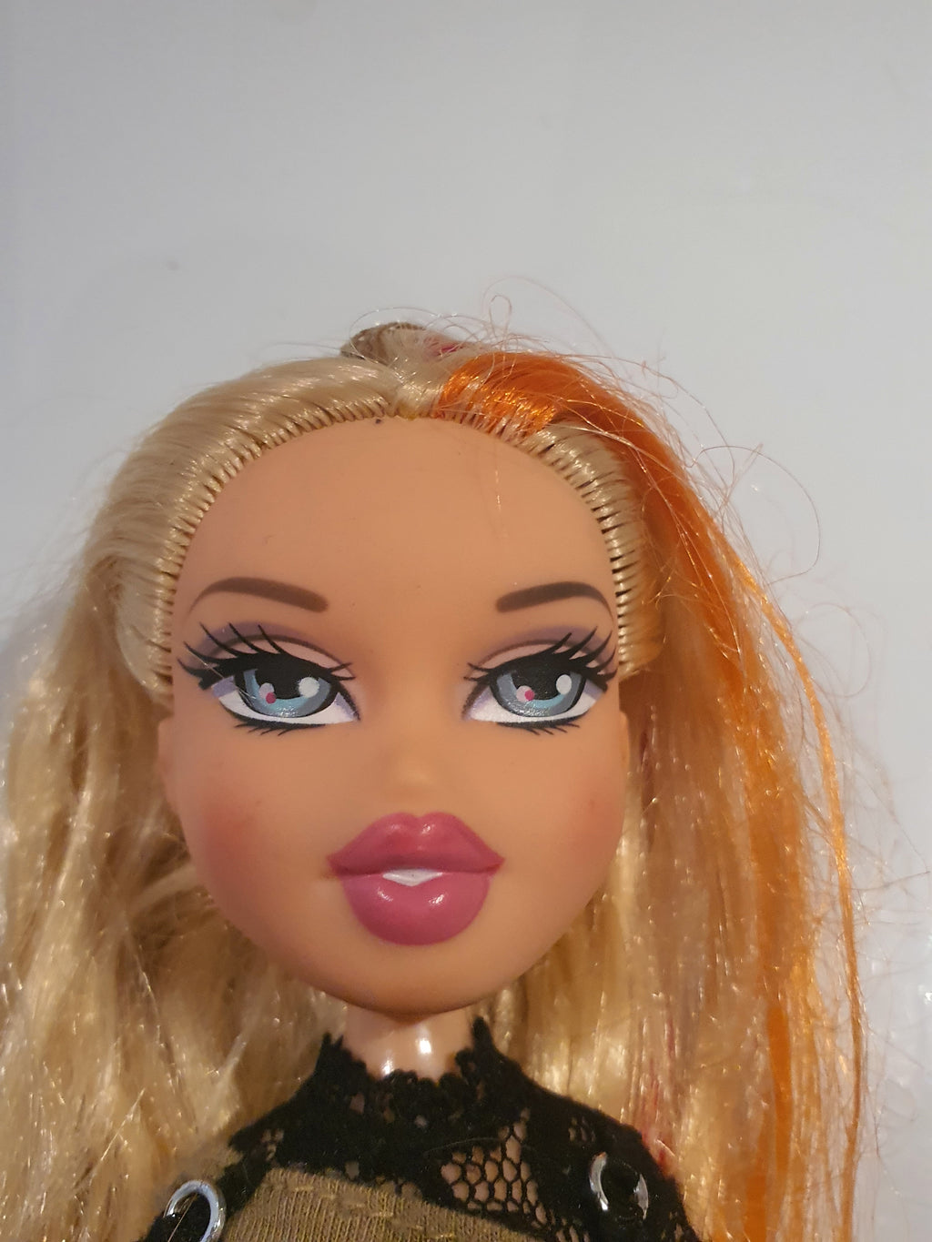 Bratz Cloe Tokyo A Go-Go - Doll with Clothes and Accessories