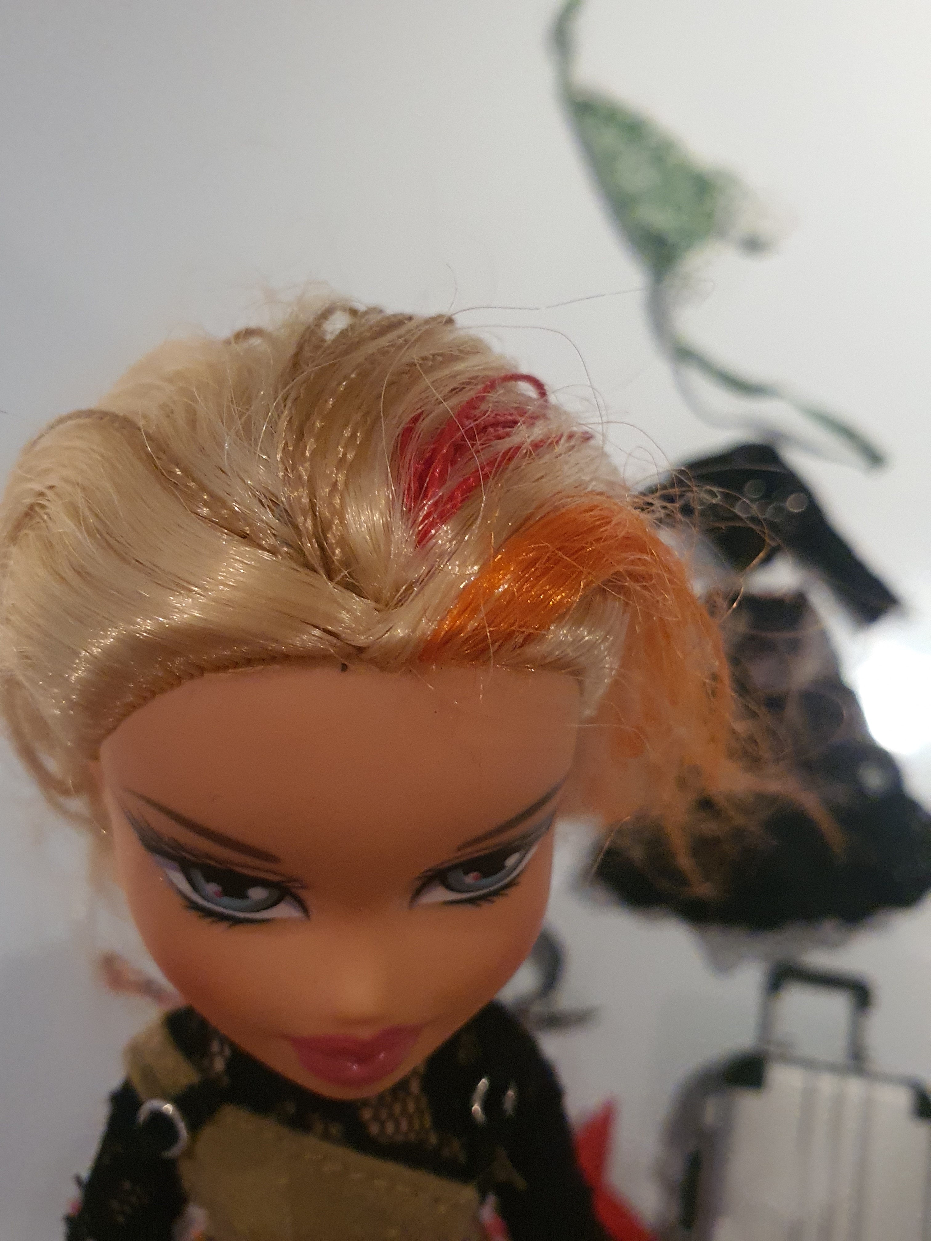 Bratz Cloe Tokyo A Go-Go - Doll with Clothes and Accessories