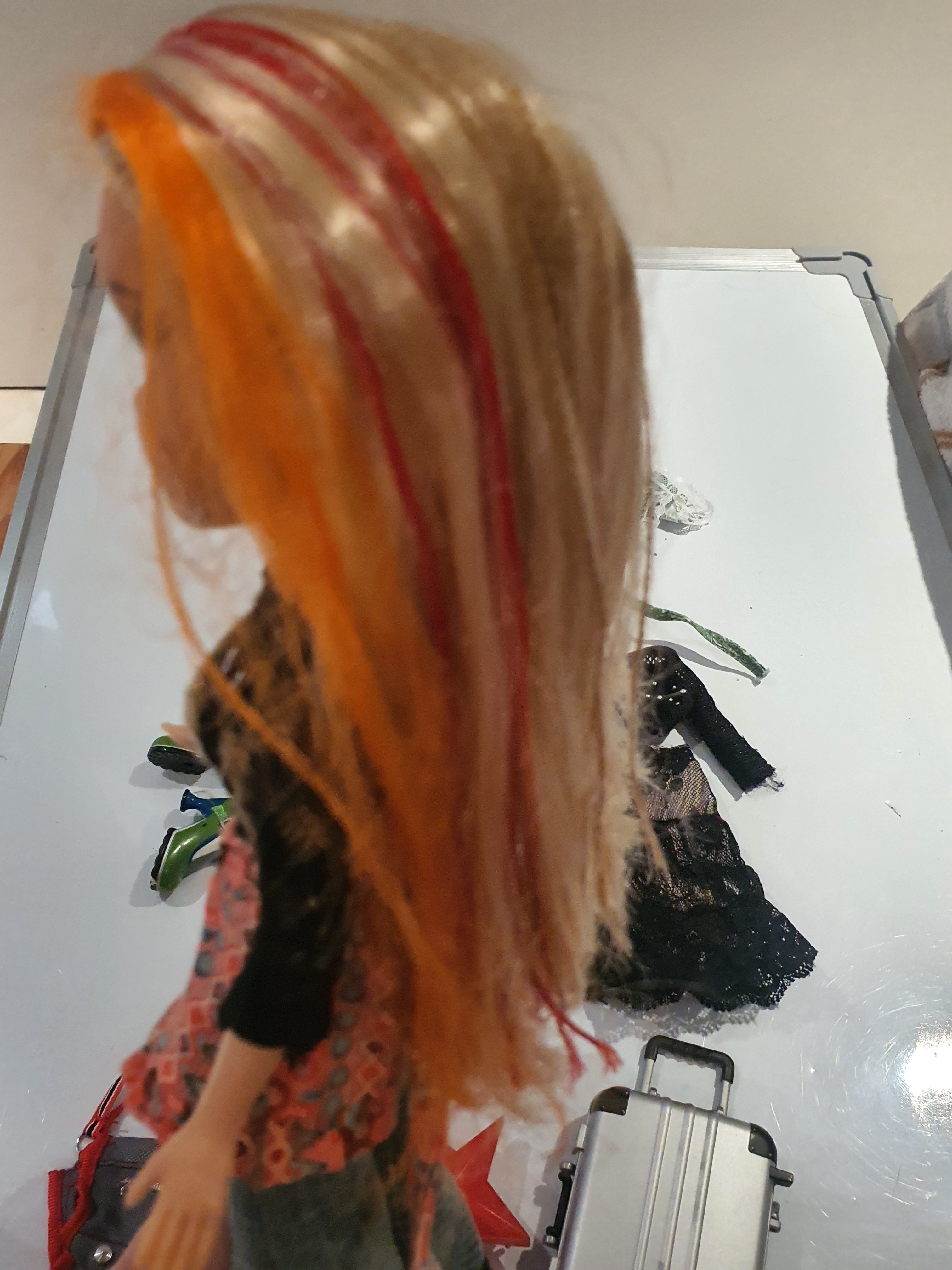 Bratz Cloe Tokyo A Go-Go - Doll with Clothes and Accessories