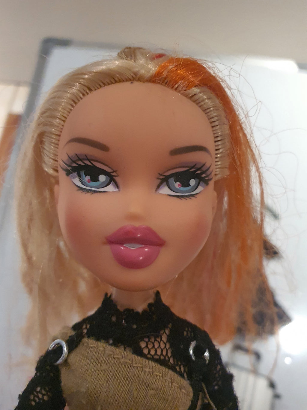 Bratz Cloe Tokyo A Go-Go - Doll with Clothes and Accessories