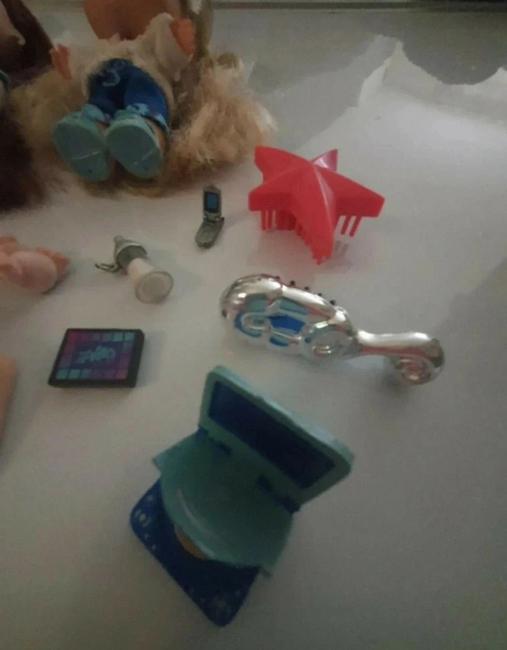 Bratz Lana babysitting