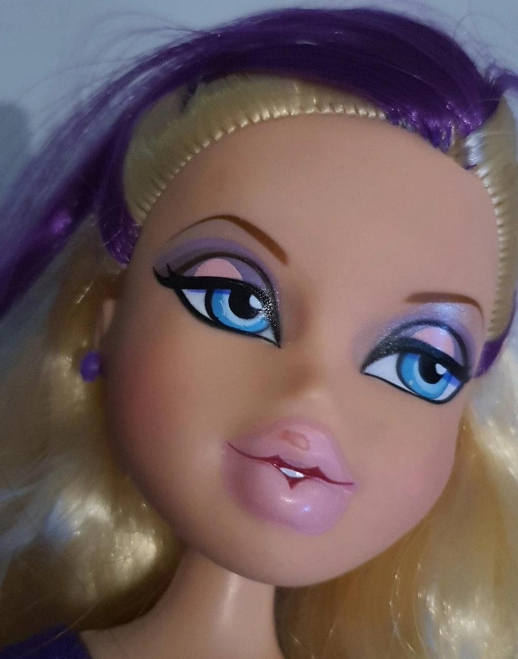 Bratz cloe on the mic
