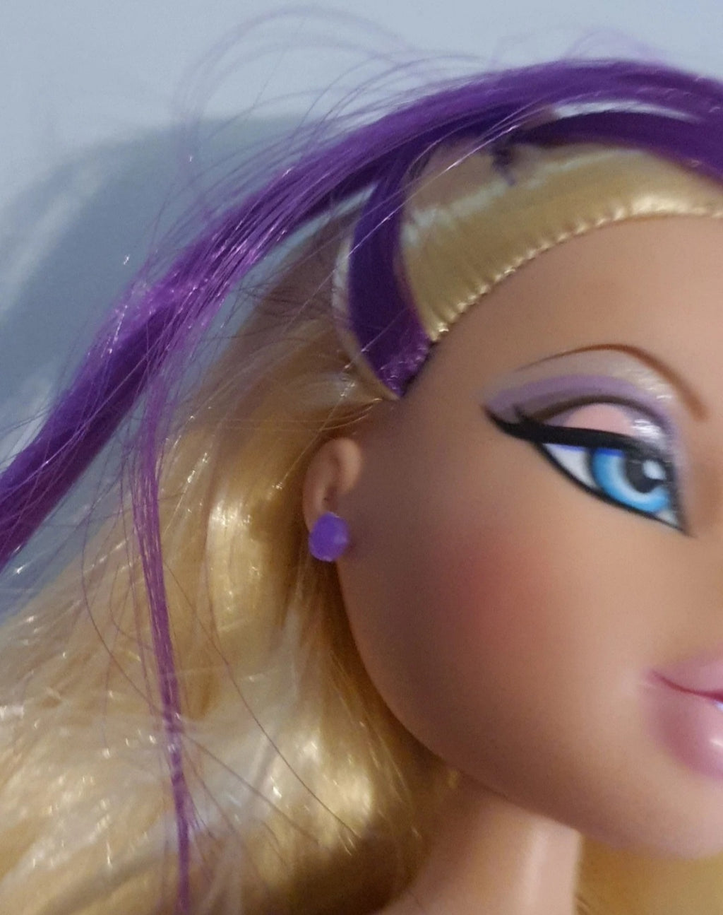 Bratz cloe on the mic