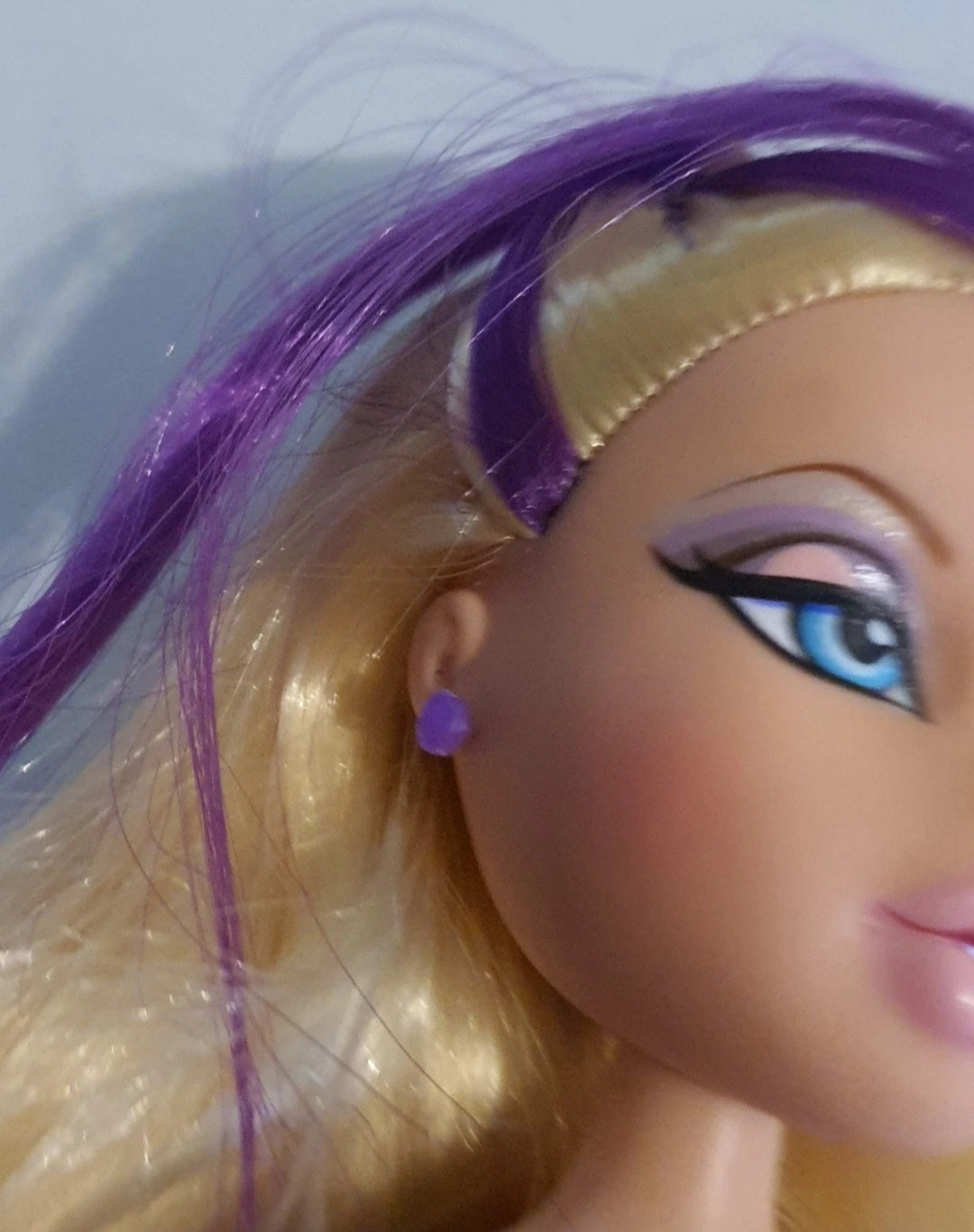 Bratz cloe on the mic