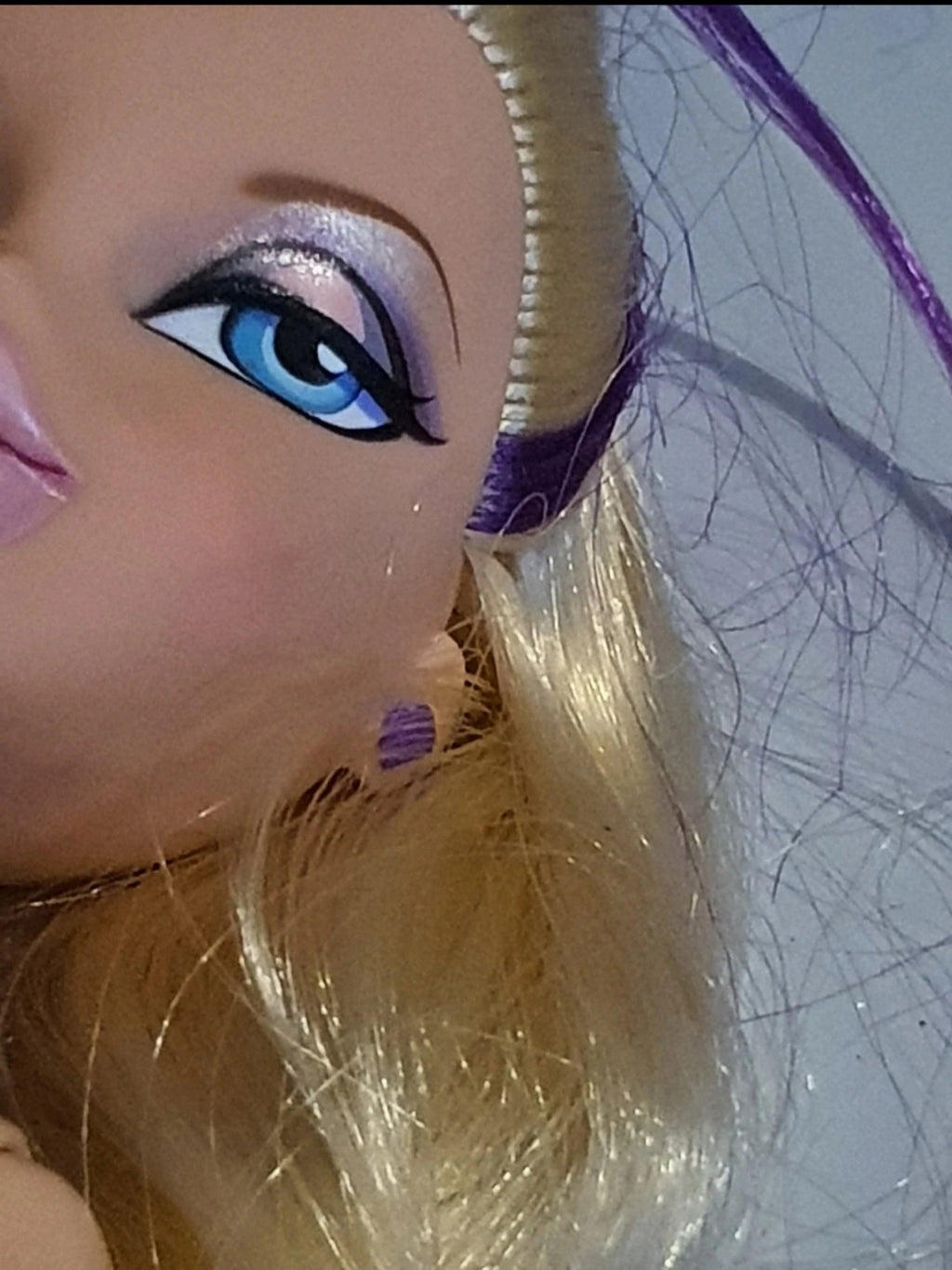 Bratz cloe on the mic