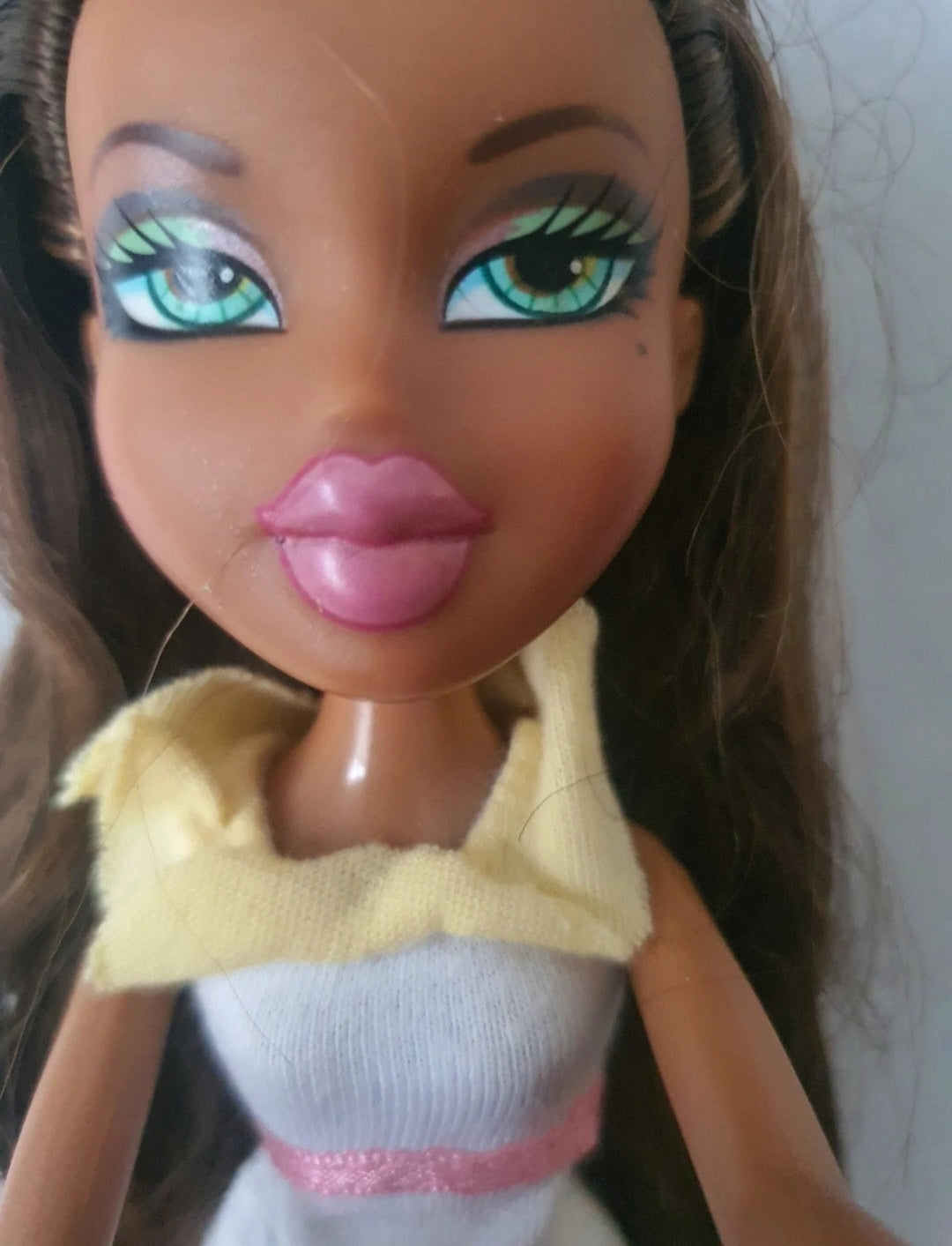 Bratz Yasmin Spring Break – Poupée avec accessoires 🌴☀️