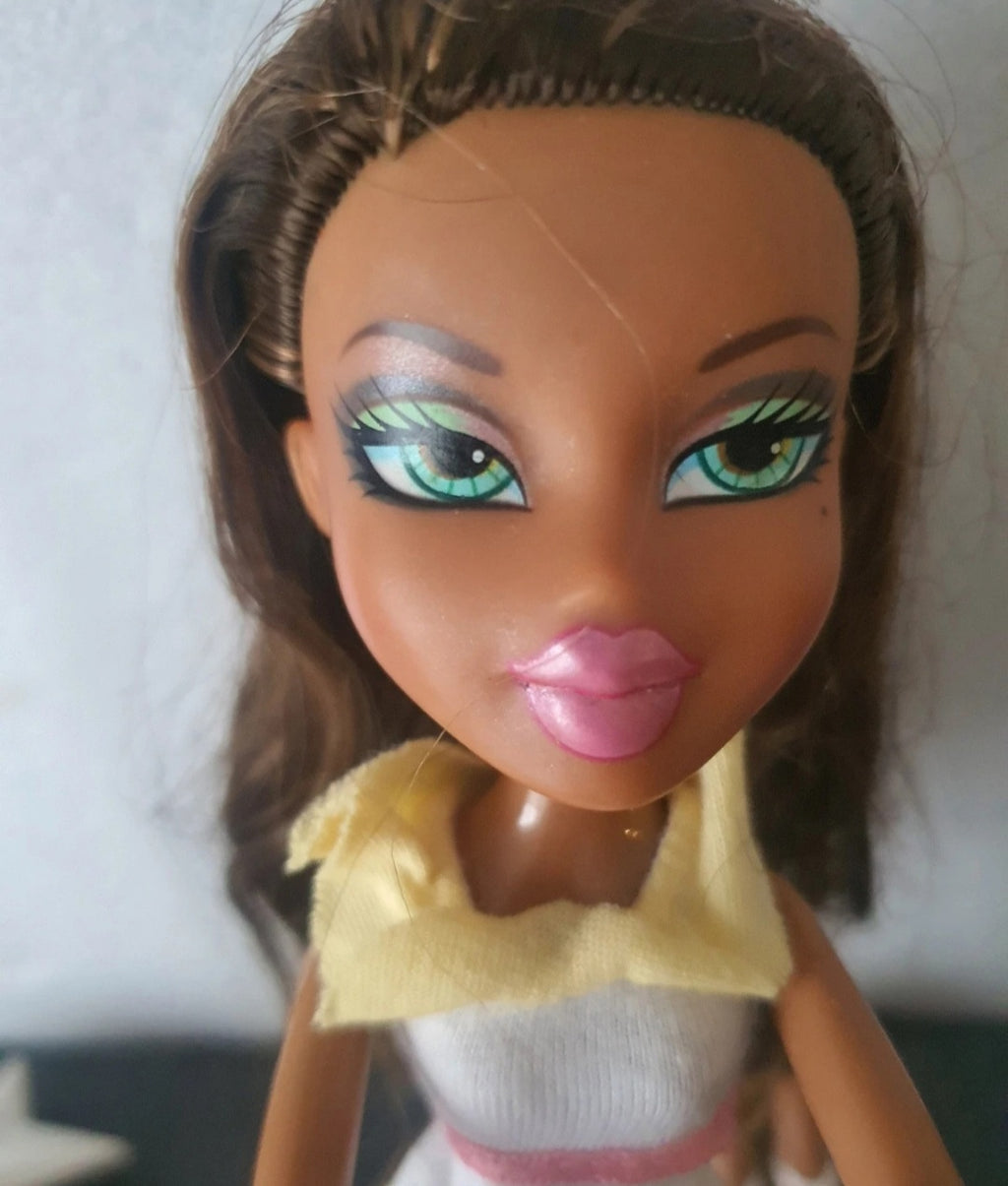 Bratz Yasmin Spring Break – Poupée avec accessoires 🌴☀️